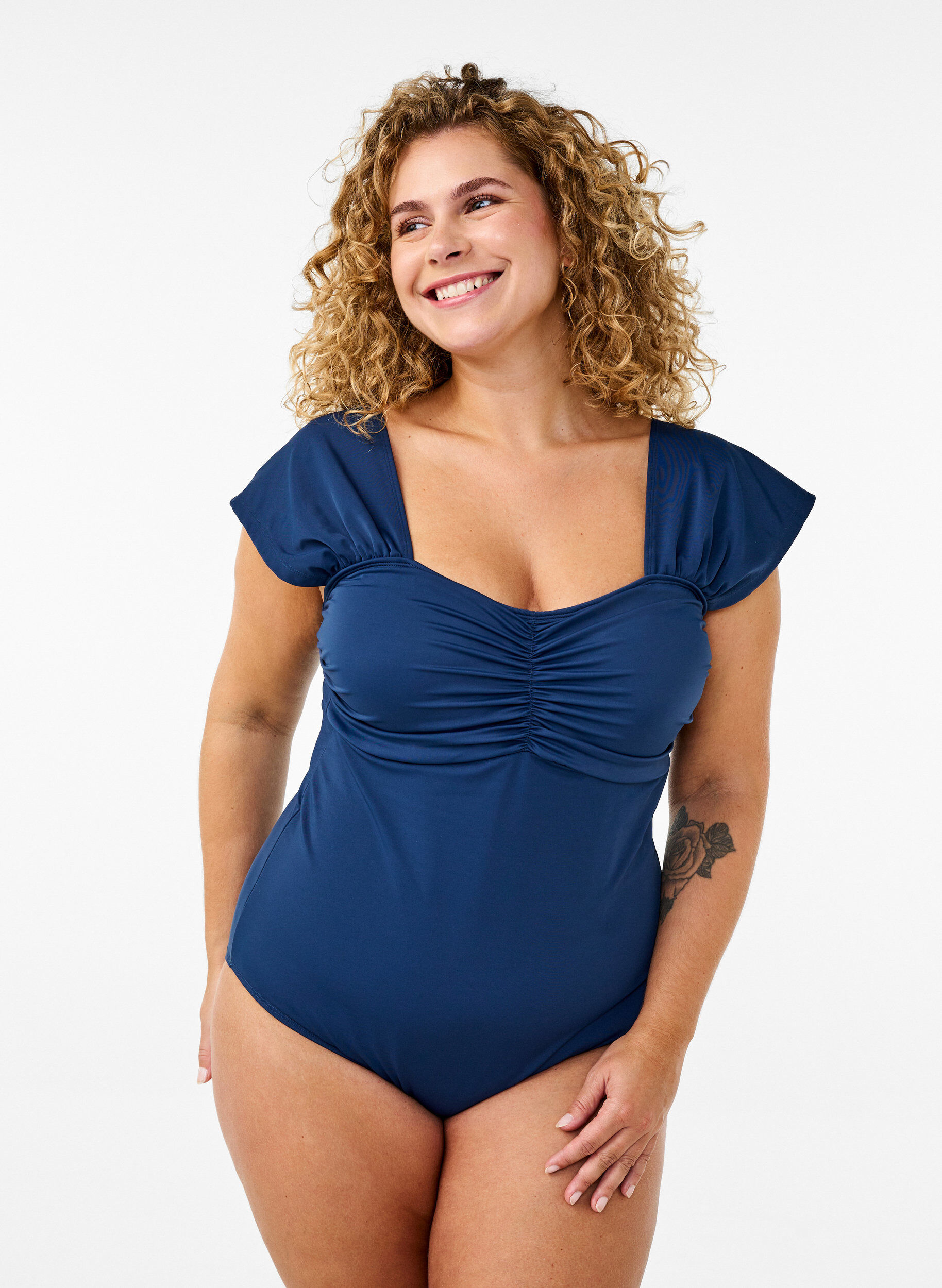 Zizzi Maillot de bain &agrave; manches courtes et drap&eacute; avec d&eacute;tails, Bleu, Model image number 1