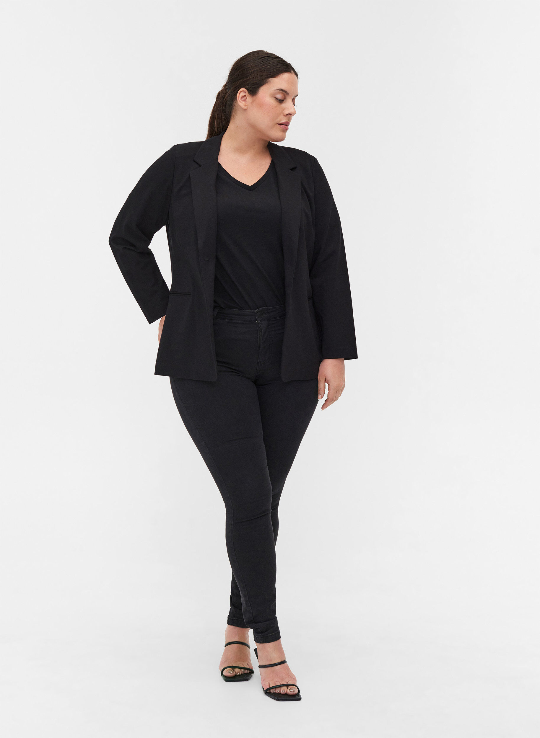 Zizzi Schlichter Blazer mit Knopf und Dekorationstaschen, Black, Model image number 2