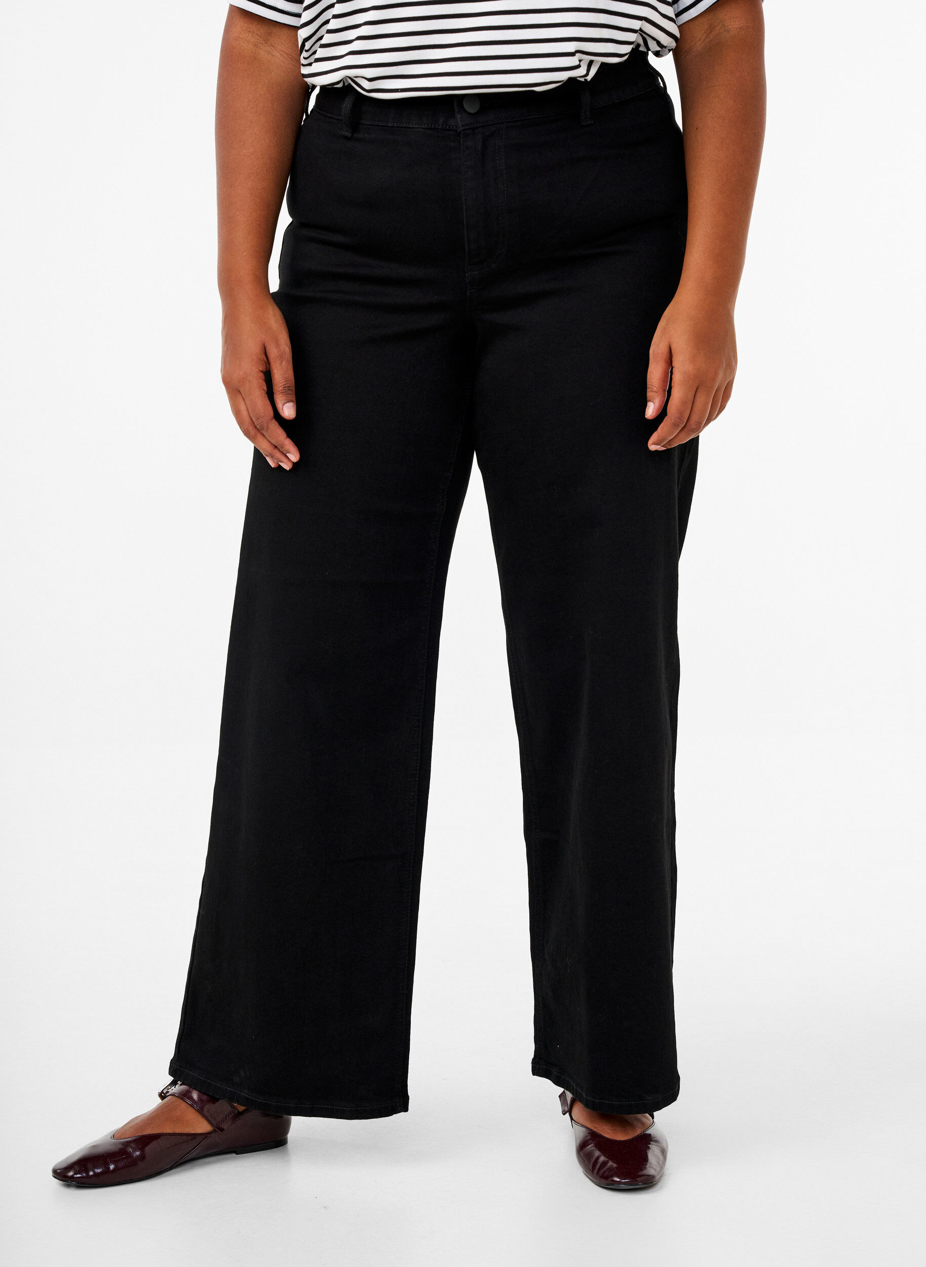 Zizzi Jeans mit hoher Taille und weitem Bein, Schwarz, Model image number 2