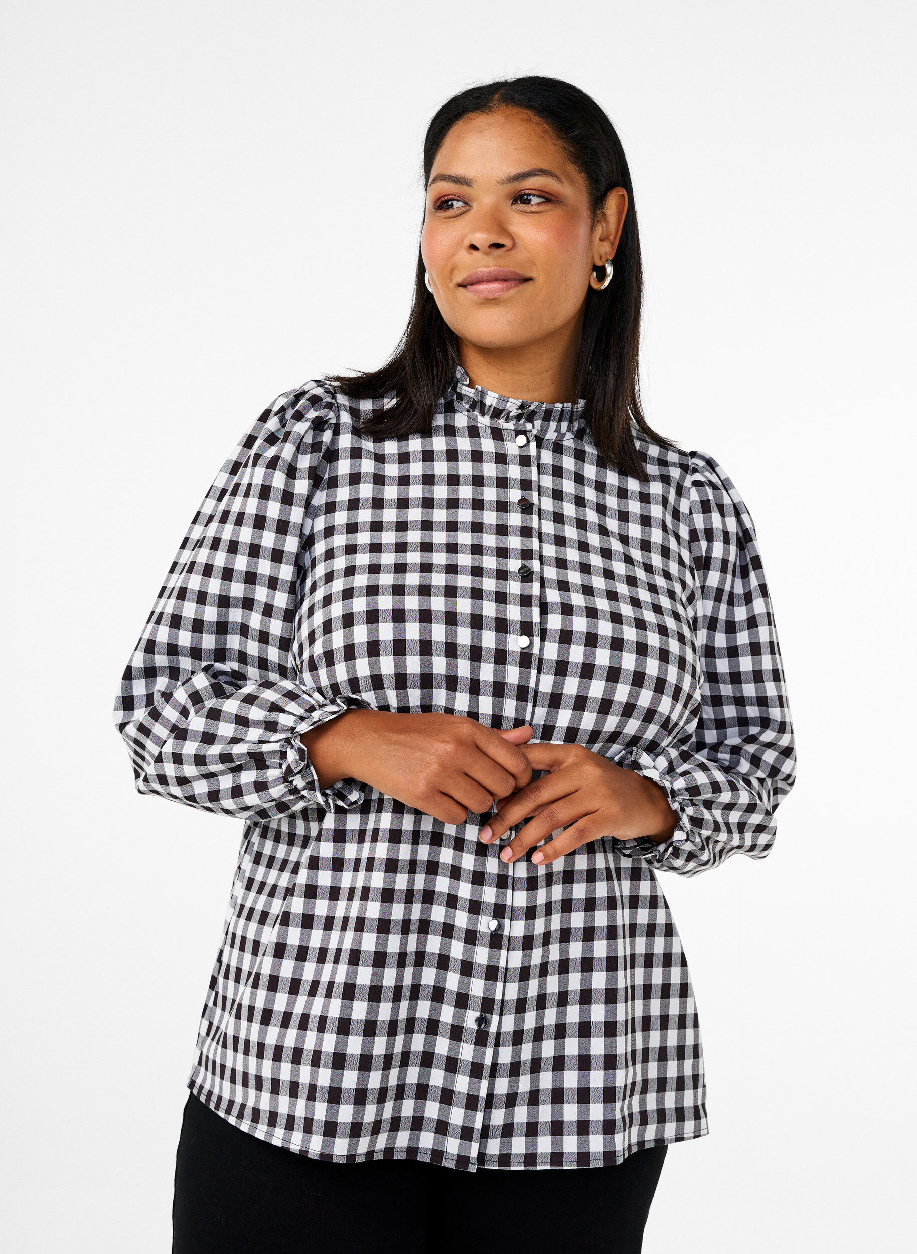 Zizzi Karierte Bluse mit R&uuml;schendetails, Black/W. Gingham, Model image number 0