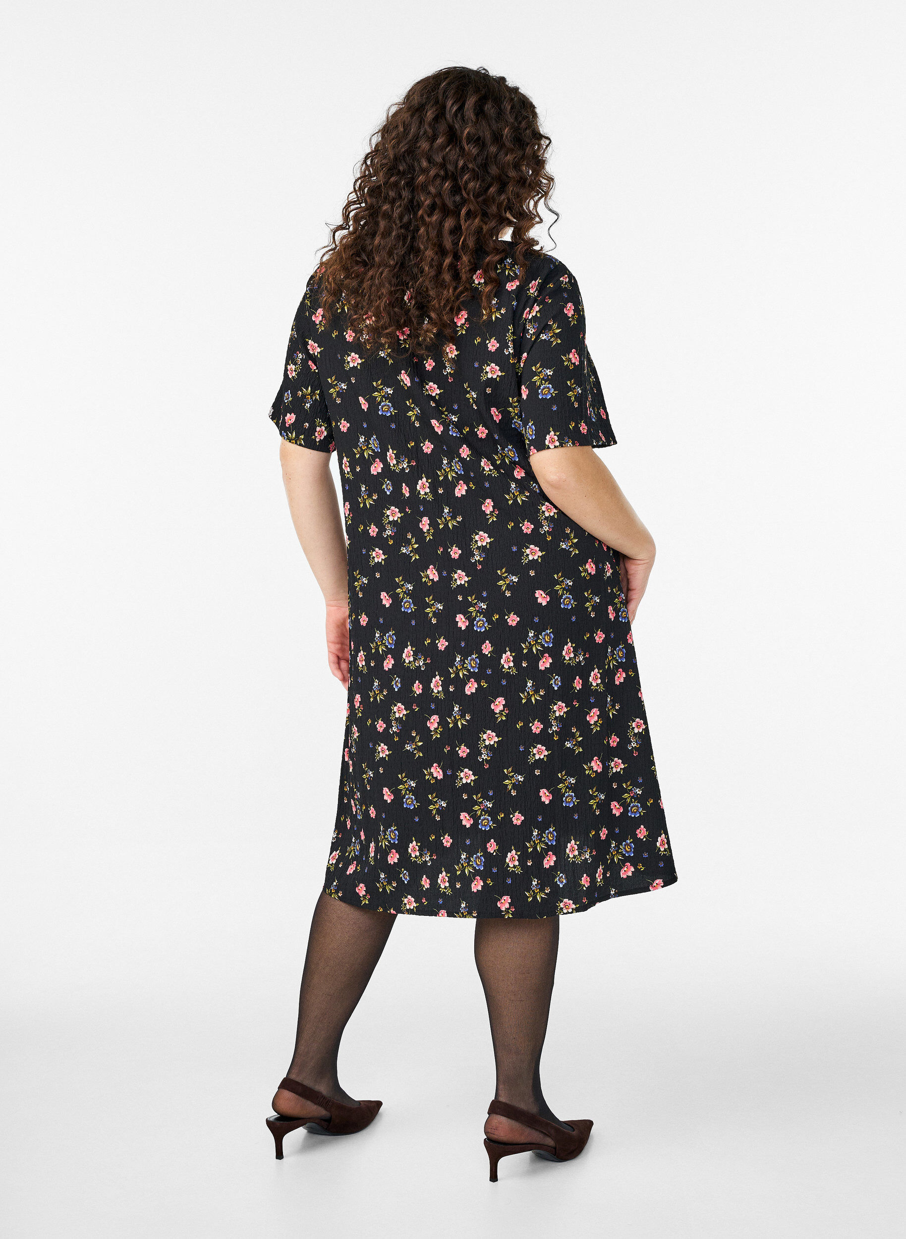 ZizziKleid mit kurzen &Auml;rmeln und V-Ausschnitt, Schwarz, Model image number 1