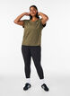 T-shirt de sport &agrave; manches courtes avec col en V, Vert, Model image number 1