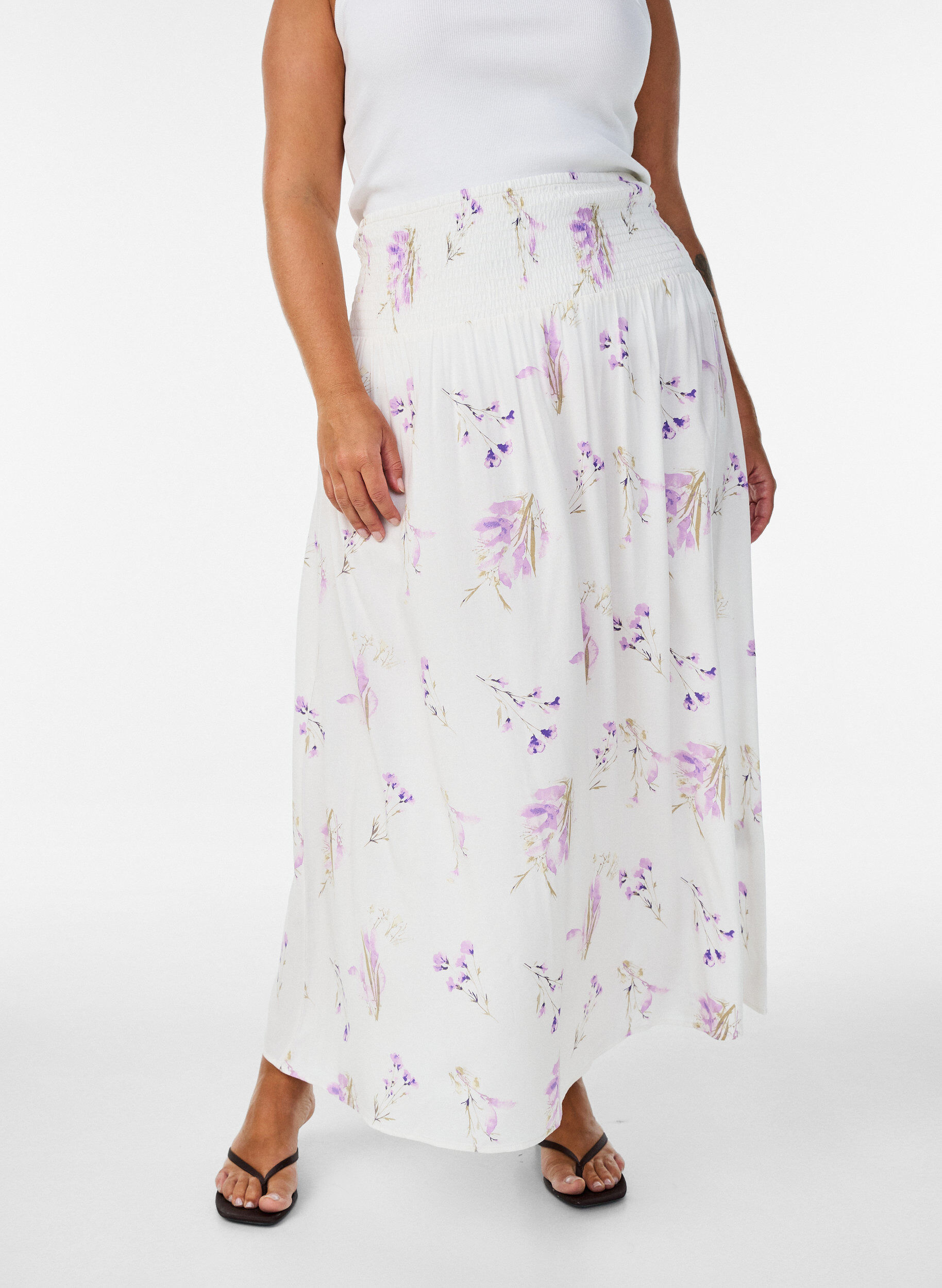 ZizziJupe longue en viscose avec smocks, Blanc, Model image number 0