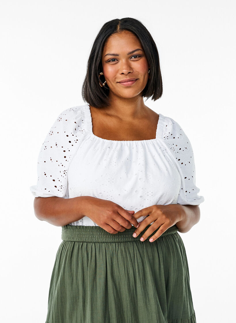 Bluse mit kurzen Puff&auml;rmeln und Lochmuster, Wei&szlig;, Model image number 0