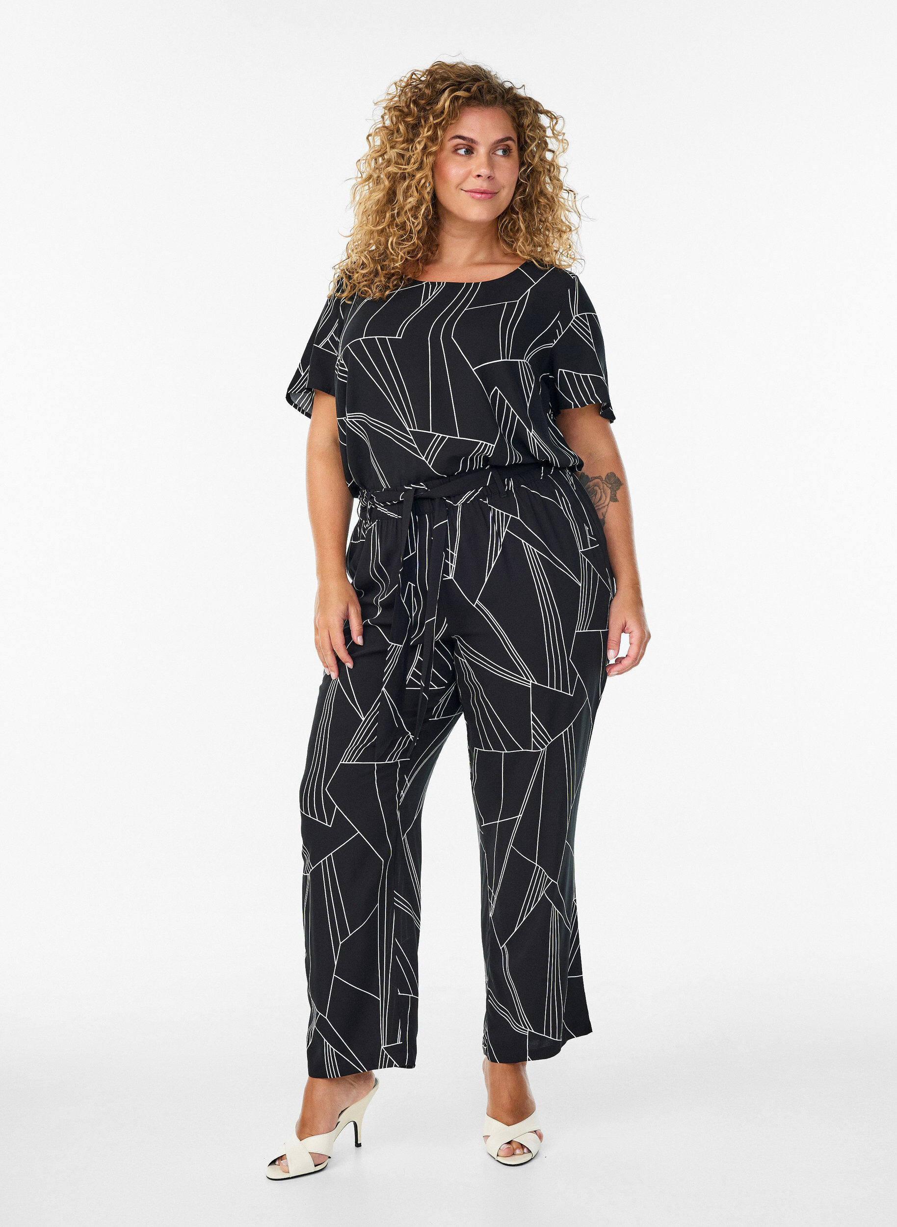 ZizziKurz&auml;rmelige Bluse aus Viskose mit Print, Schwarz, Model image number 1