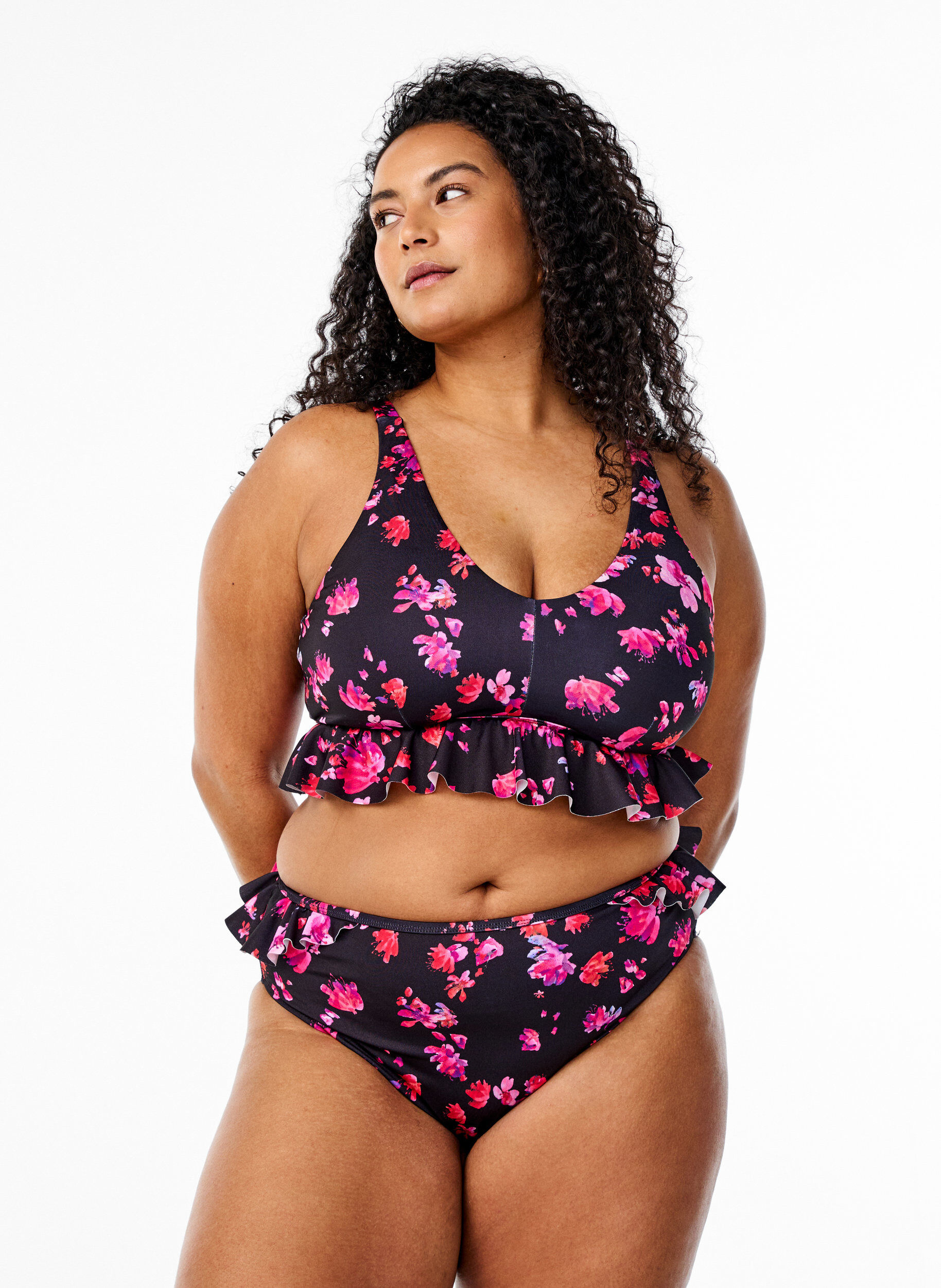 Zizzi Gebl&uuml;mtes Bikinioberteil mit R&uuml;schenbesatz, Pink, Model image number 1