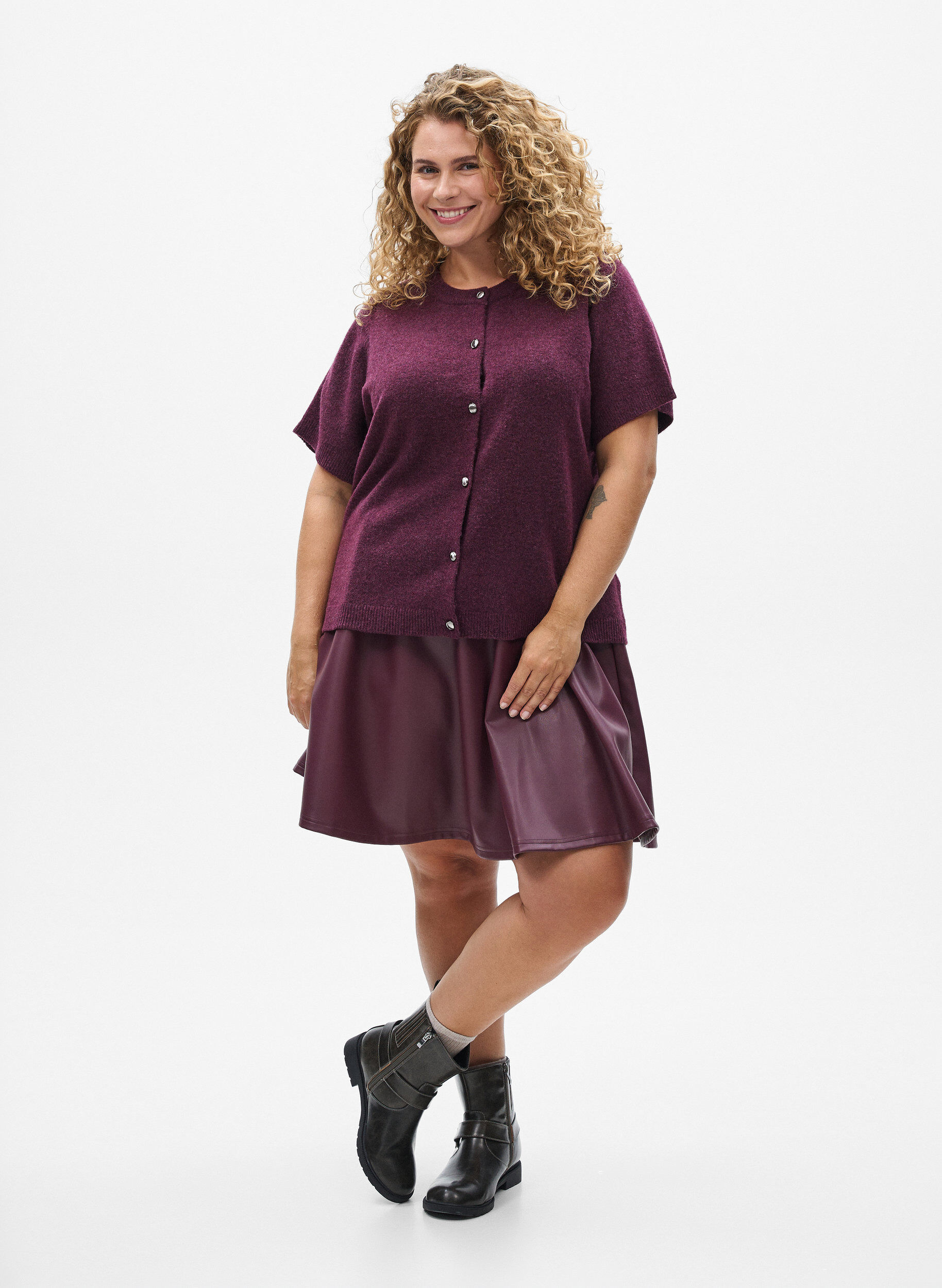 Zizzi Strickjacke mit kurzen &Auml;rmeln, Dunkles Bordeaux, Model image number 1
