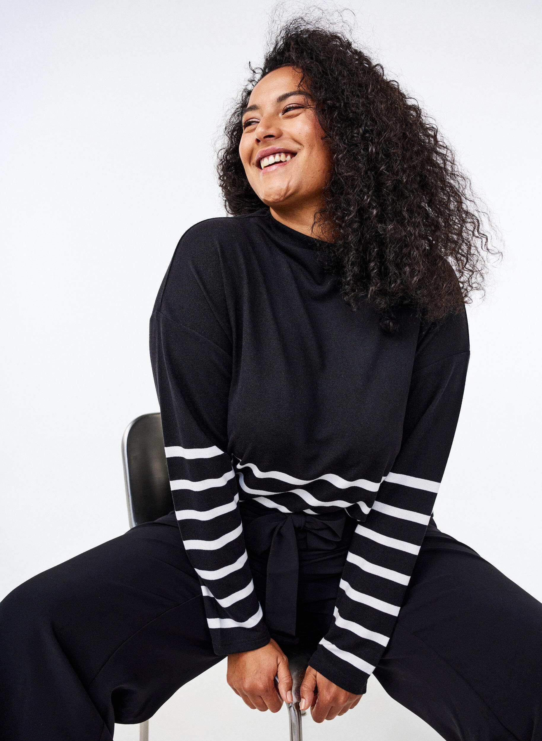 Zizzi Chemisier avec un col haut et des manches longues, Noir, Image image number 0