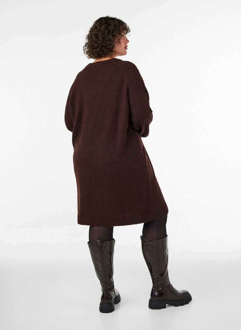 Robe pull avec grande fleur appliqu&eacute;e, Marron, Model image number 2