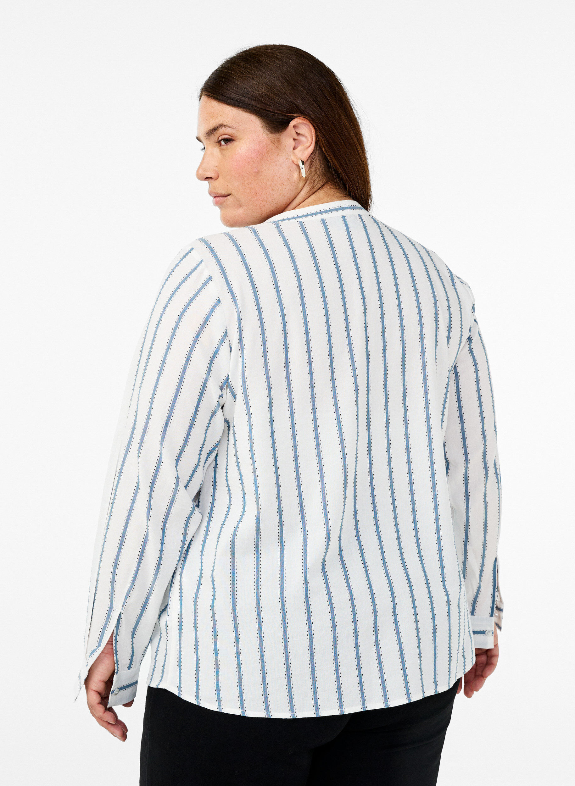 Zizzi Gestreifte Bluse mit Bindedetail, Wei&szlig;, Model image number 2