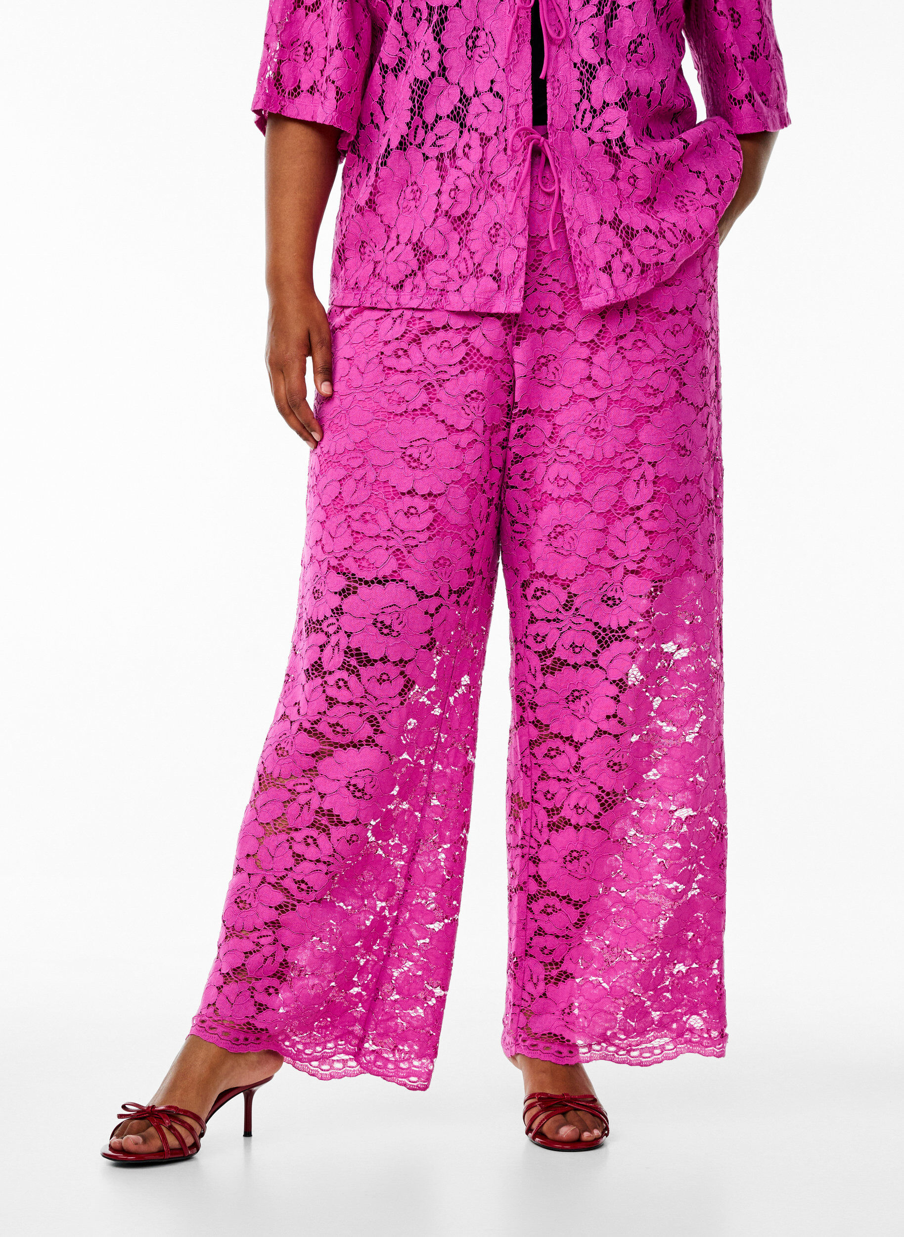 Zizzi Pantalon taille haute en dentelle et avec des poches, Rose, Model image number 2