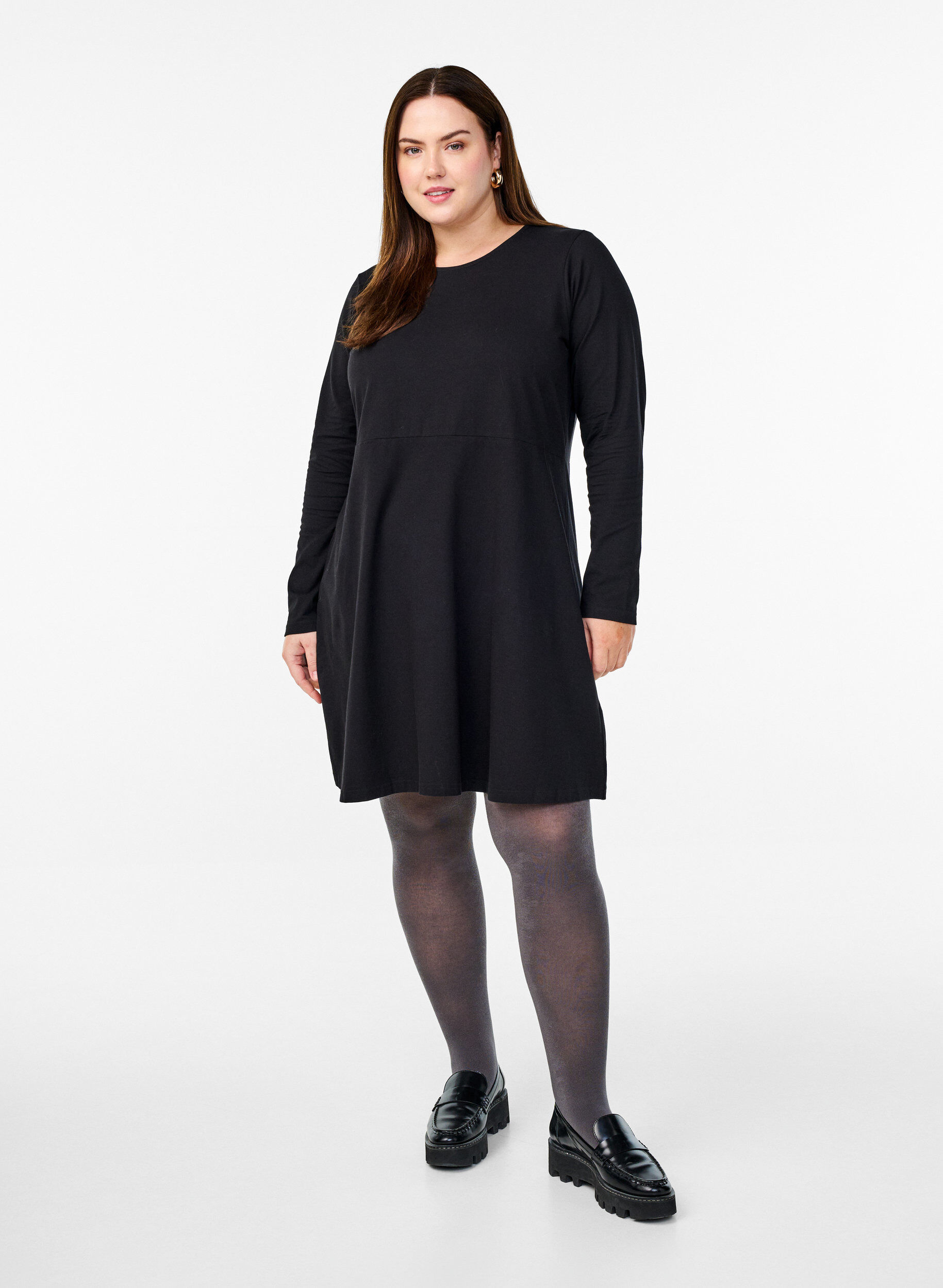 Zizzi Kurzes A-Linien-Kleid mit langen &Auml;rmeln, Black, Model image number 2