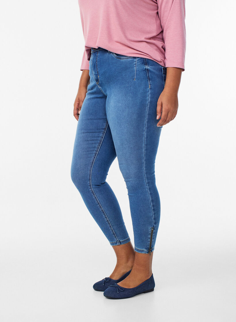 Jean crop Amy avec d&eacute;tails zipp&eacute;s, Bleu, Model image number 2