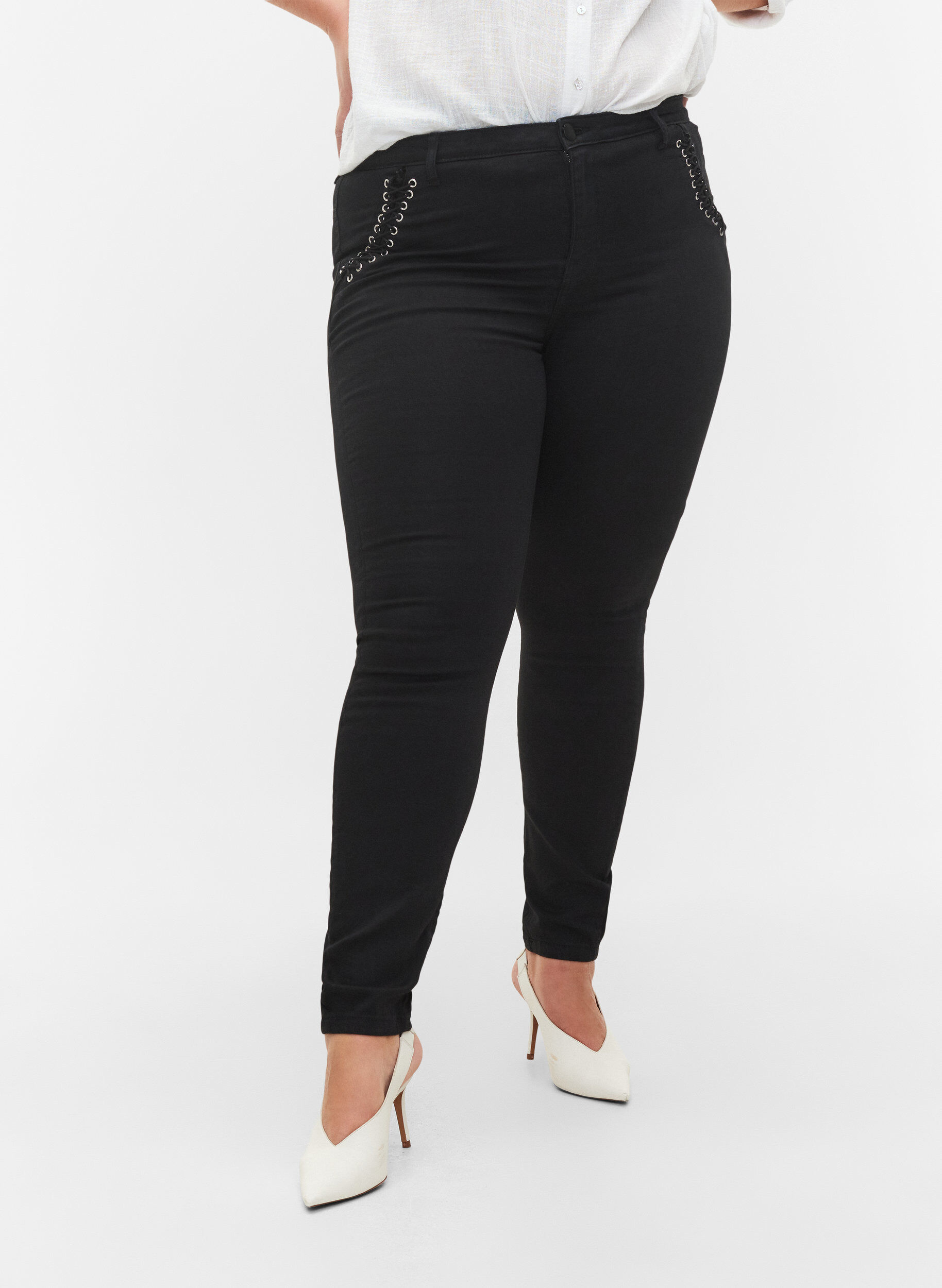 Zizzi Jean Amy super slim avec d&eacute;tail, Black, Model image number 2