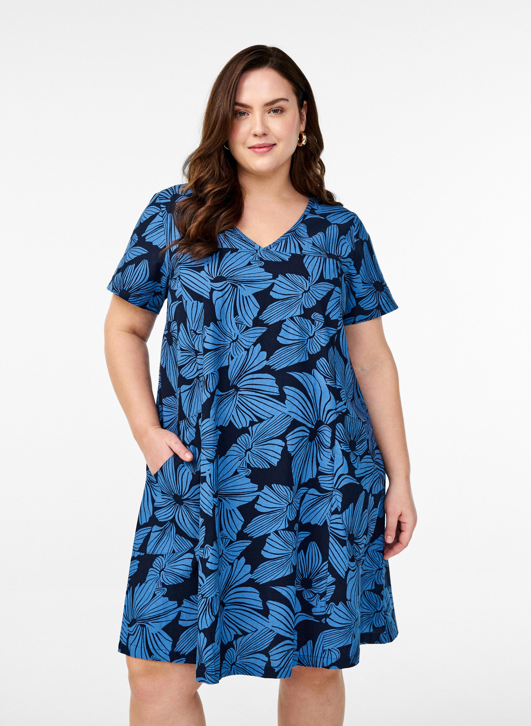 Zizzi Kurzes A-Linien-Kleid mit floralem Print, Blau, Model image number 0