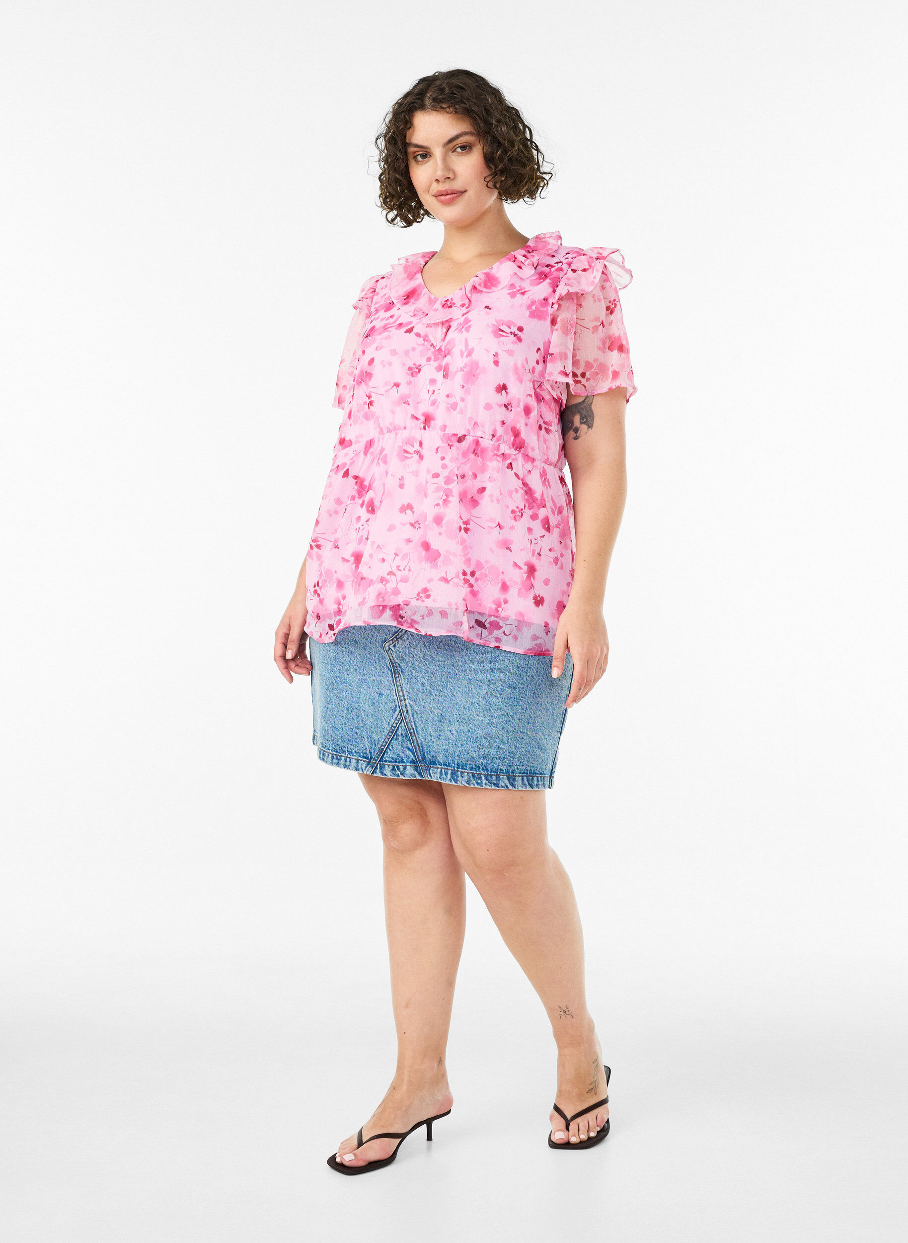 ZizziGebl&uuml;mte Bluse mit R&uuml;schenkragen und Peplum-Effekt, Pink, Model image number 1