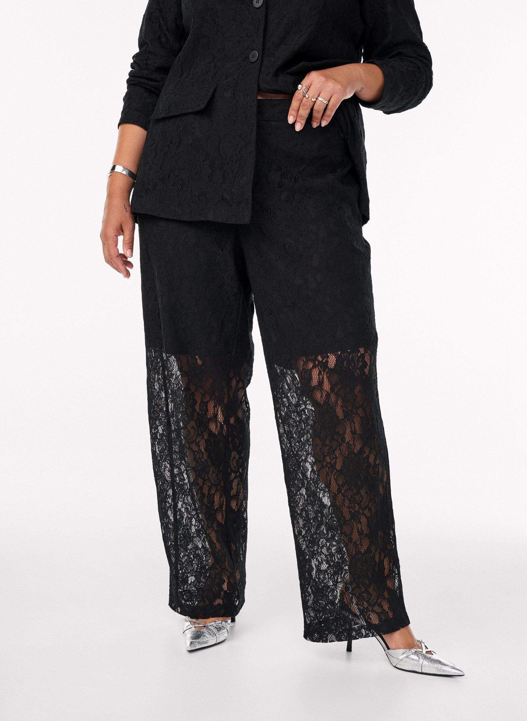 Zizzi Pantalon taille haute en dentelle, Noir, Model image number 2