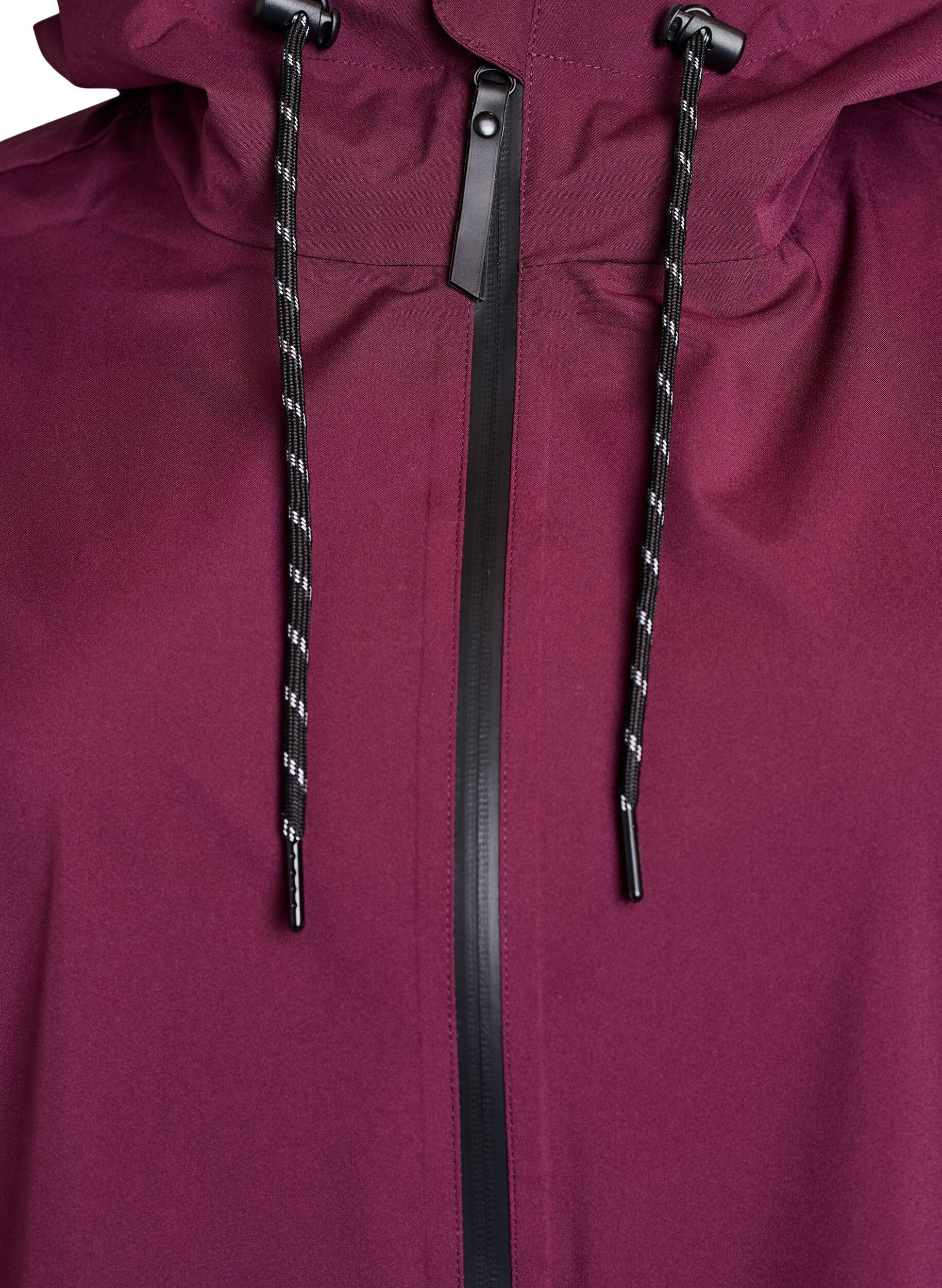 ZizziRegenjacke mit Taschen und Kapuze., Dunkles Bordeaux, Packshot image number 2