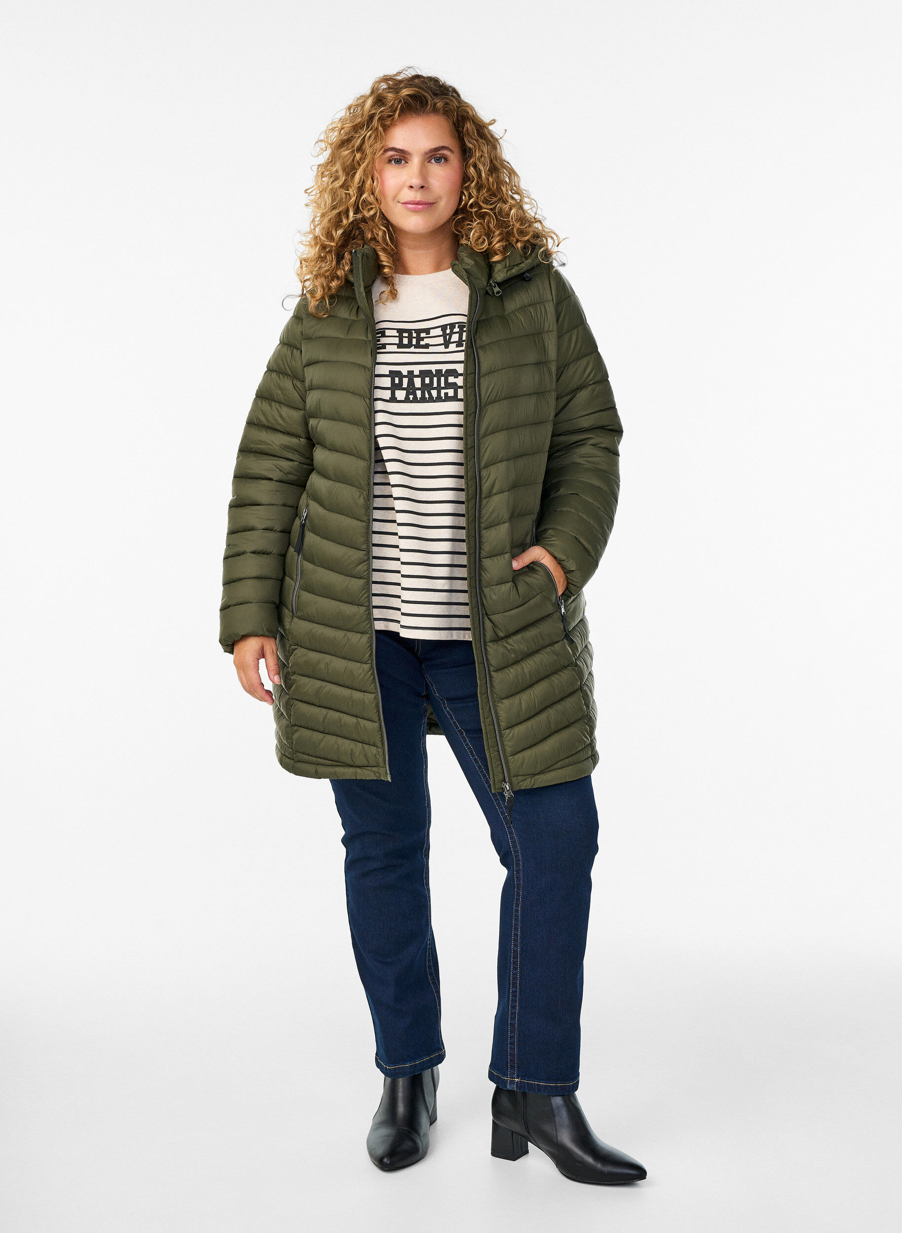 Zizzi Veste l&eacute;g&egrave;re avec poches et capuche amovible., Vert fonc&eacute;, Model image number 1