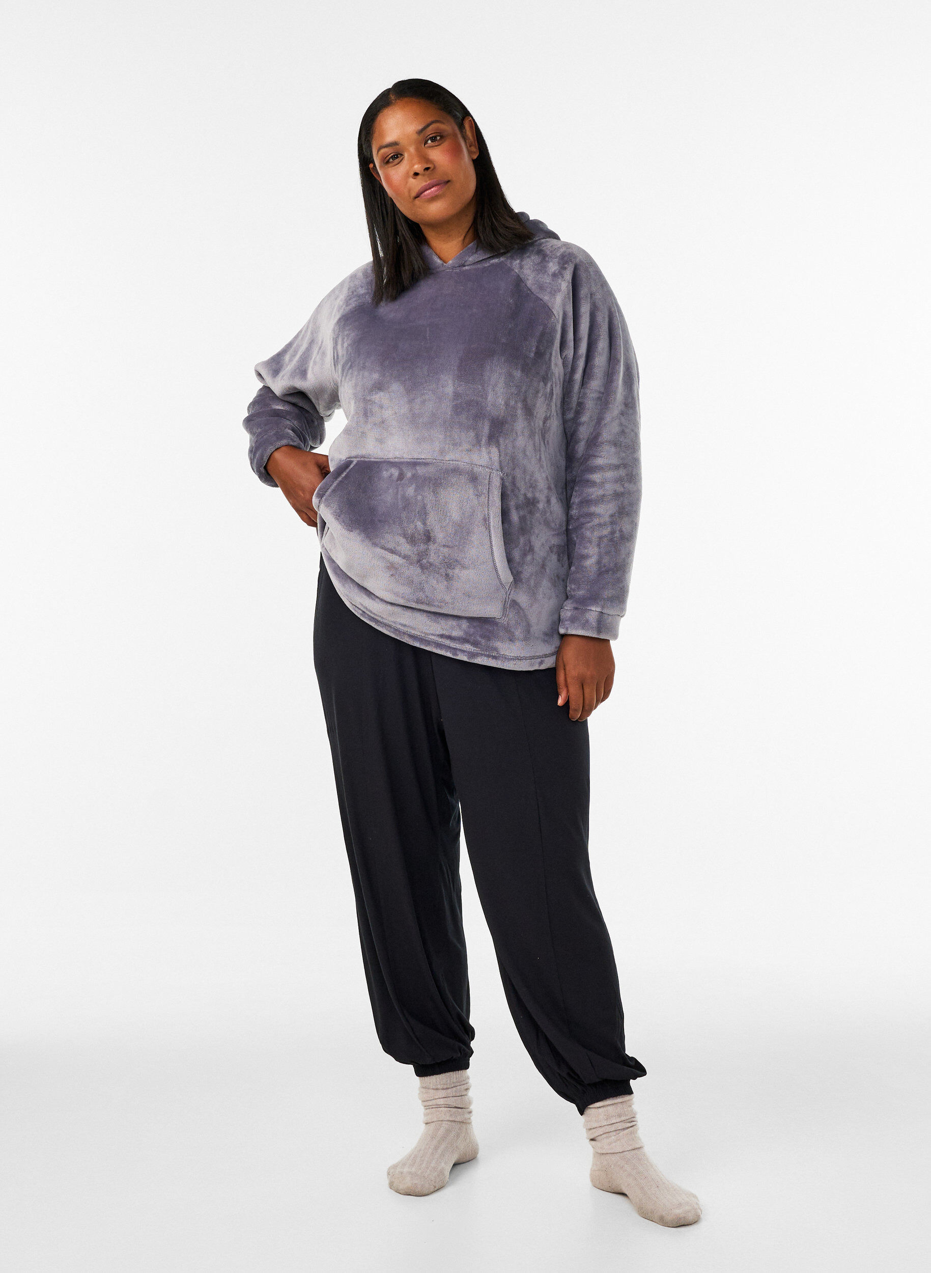 ZizziHoodie aus Velours mit K&auml;ngurutasche, Grau, Model image number 1