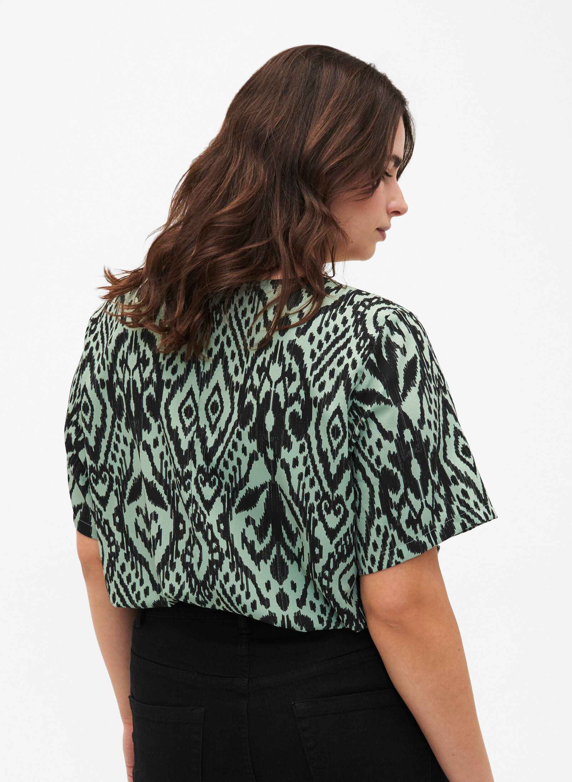Zizzi FLASH &ndash; Kurz&auml;rmelige Bluse mit Print, Green Bay Ehnic, Model image number 1