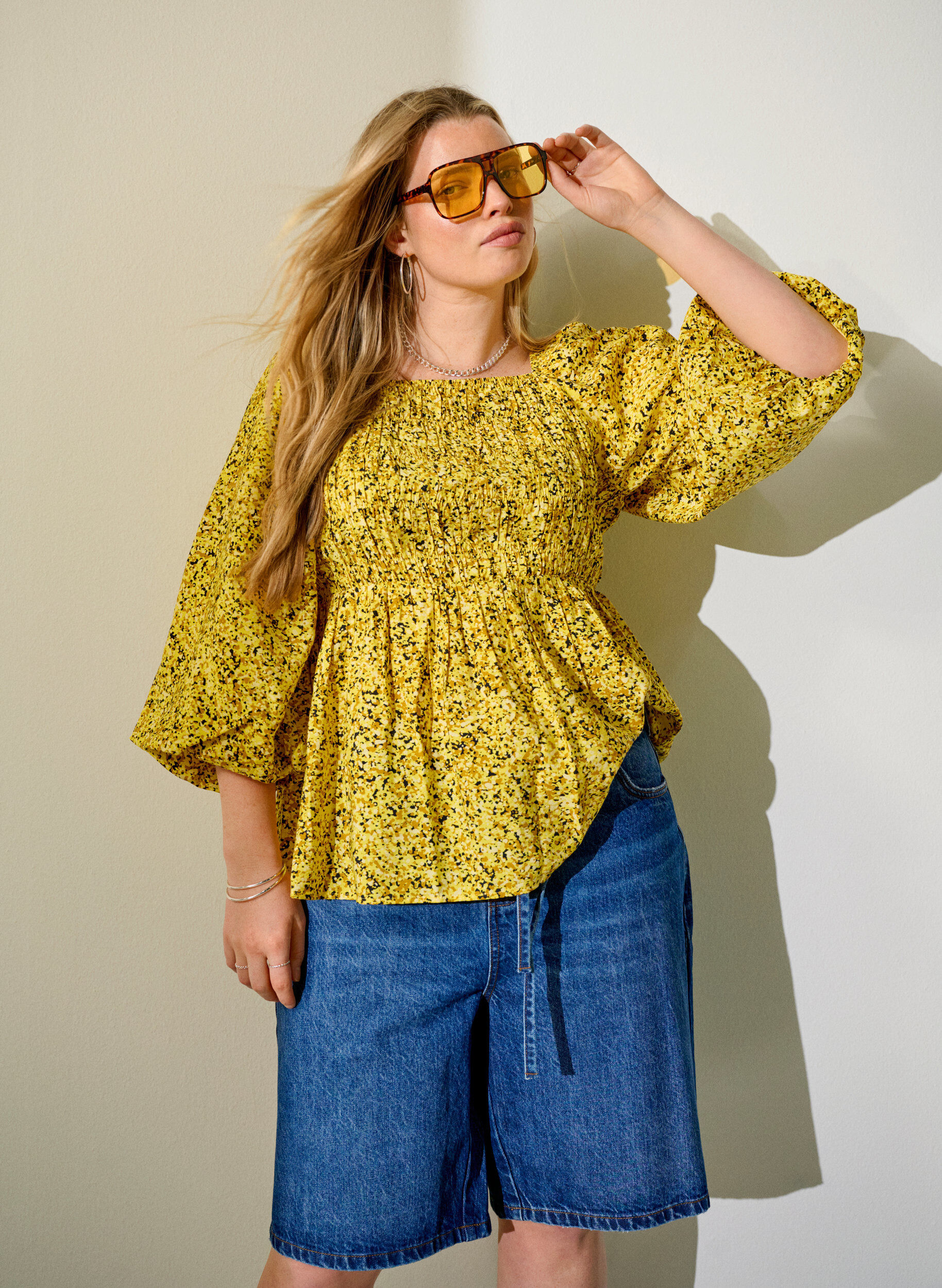 Slim fit Jeansshorts mit Bindeg&uuml;rtel