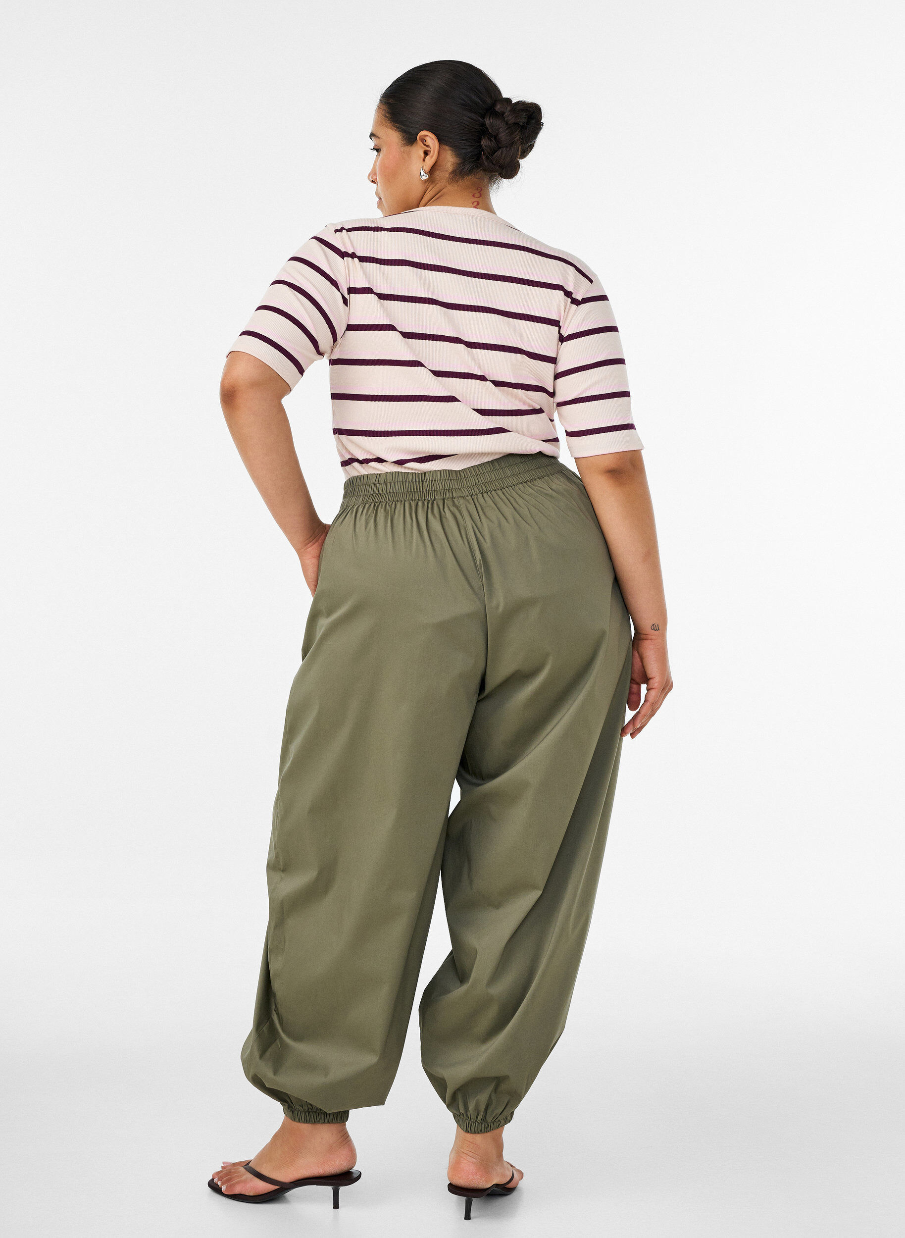 ZizziBallonhose mit Taschen und elastischem Bund, Gr&uuml;n, Model image number 1
