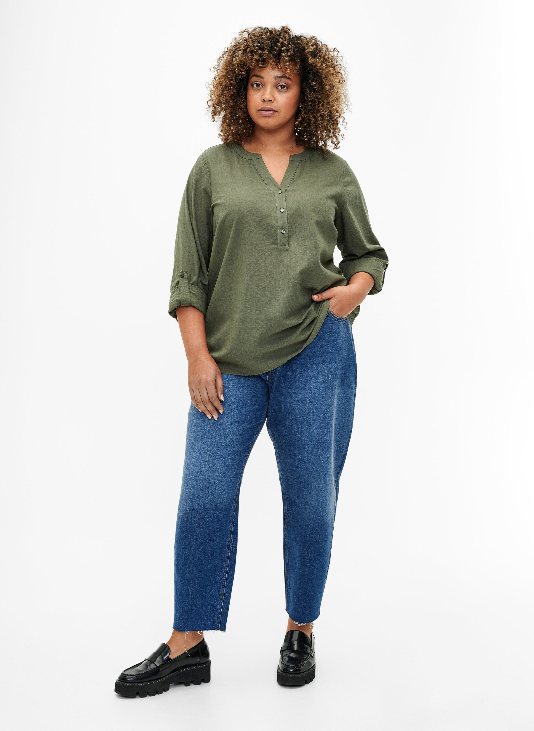 Zizzi Hemdbluse aus Baumwolle mit V-Ausschnitt, Thyme, Model image number 2