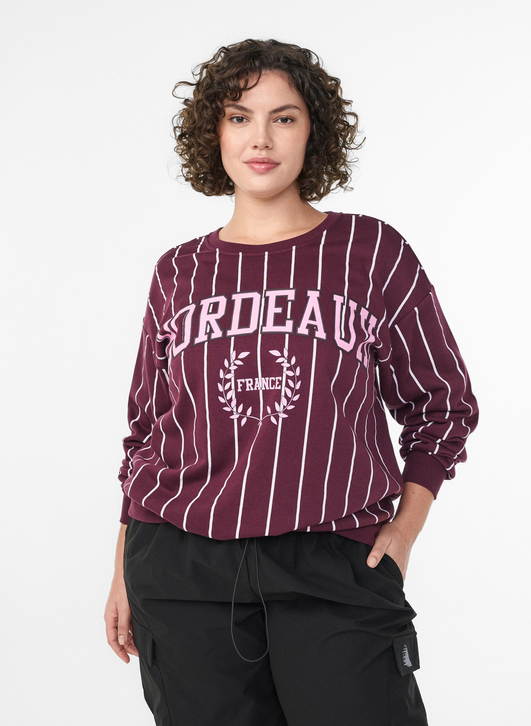 Sweatshirt &agrave; rayures avec inscription, Bordeaux, Model