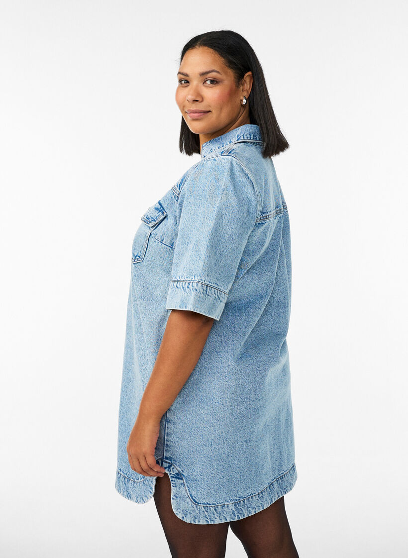 Robe en jean &agrave; manches courtes avec un col et une fermeture boutonn&eacute;e, Bleu Clair, Model image number 2