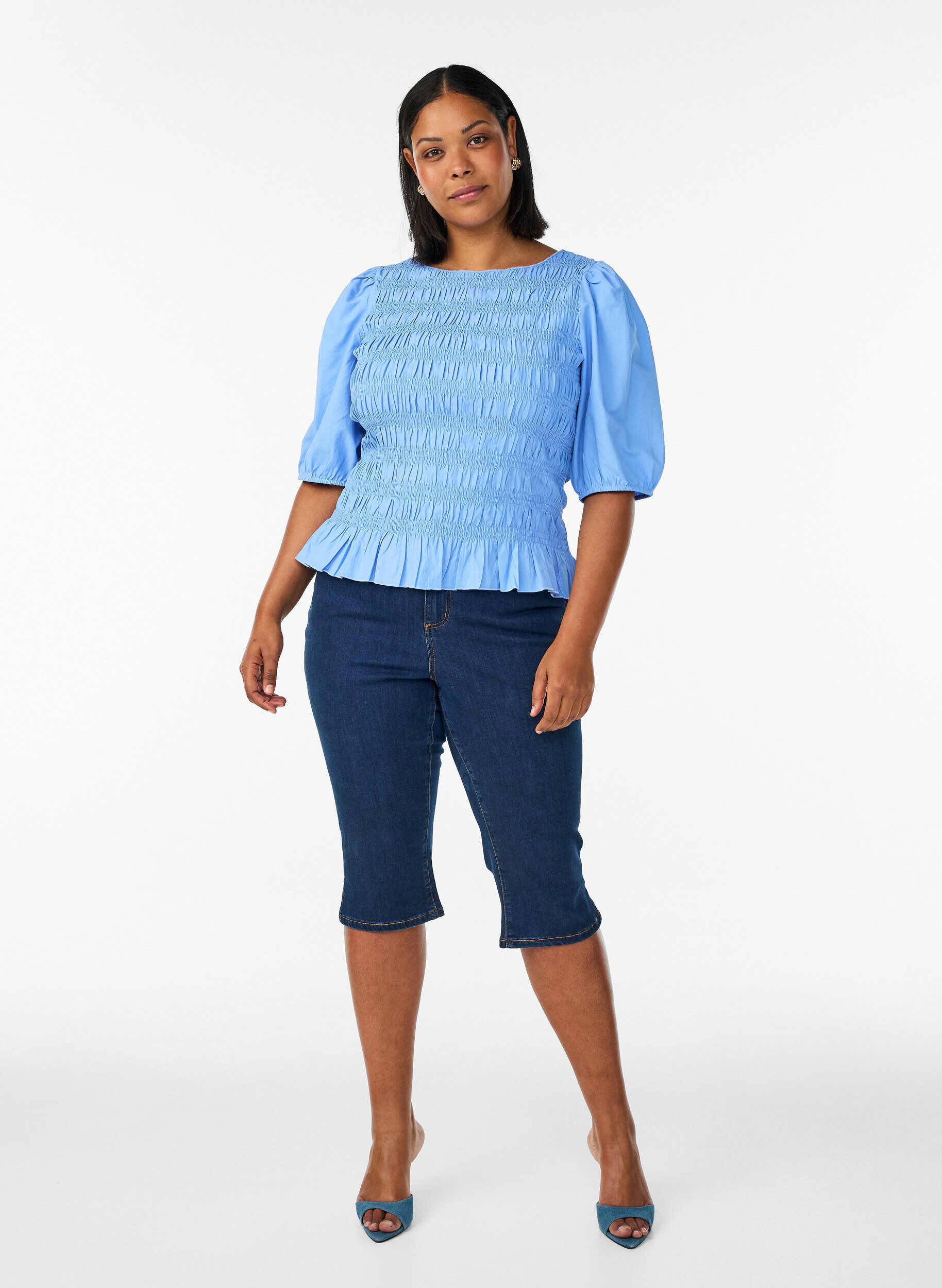 ZizziBlouse smock&eacute;e avec ourlet &agrave; volants et col bateau, Bleu, Model image number 1