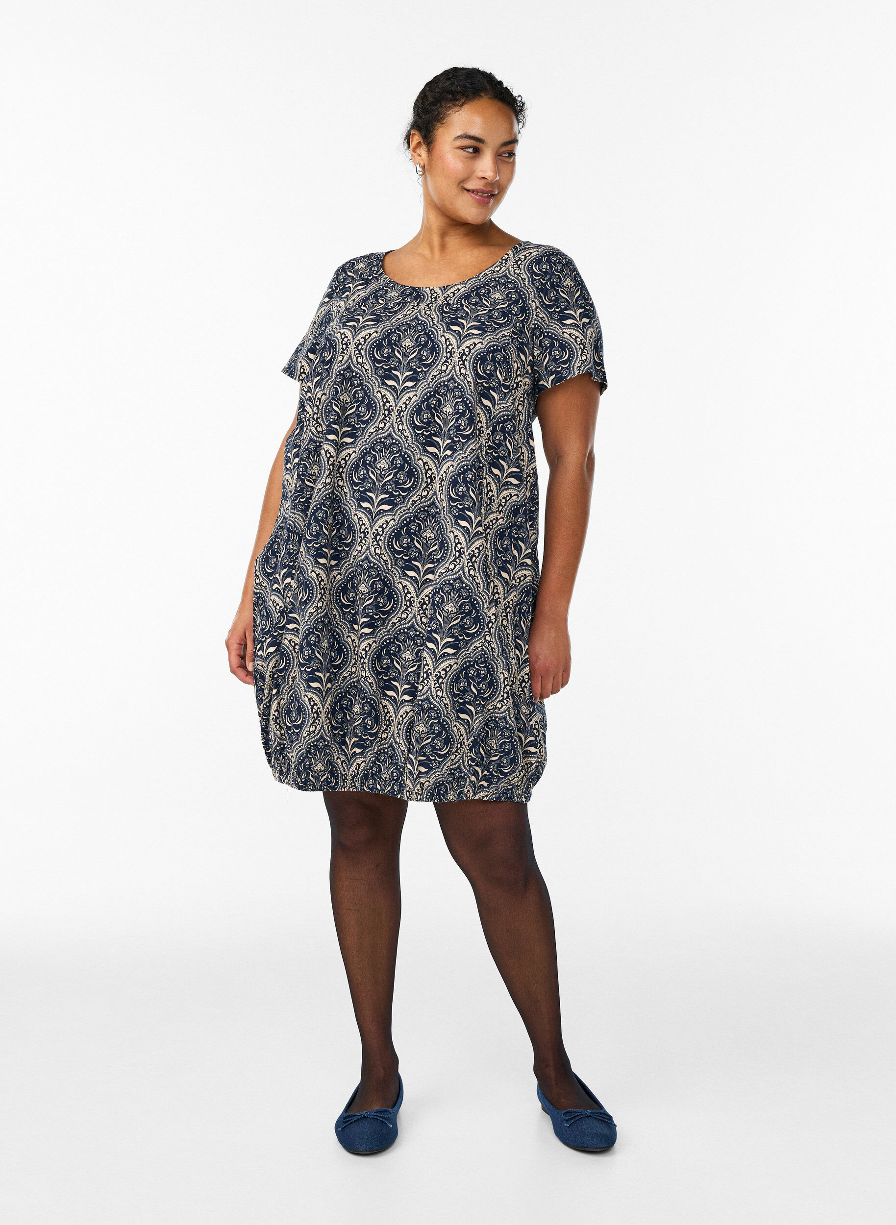 Zizzi Kurz&auml;rmliges Baumwollkleid mit Aufdruck, Blau, Model image number 1