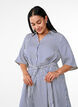 Robe-chemise longue jusqu&rsquo;aux chevilles avec ceinture &agrave; nouer et rayures, Bleu, Model image number 2