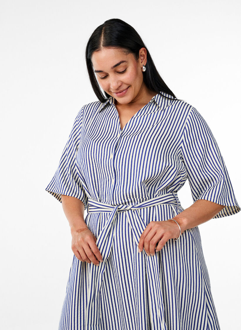Robe-chemise longue jusqu&rsquo;aux chevilles avec ceinture &agrave; nouer et rayures, Bleu, Model image number 2