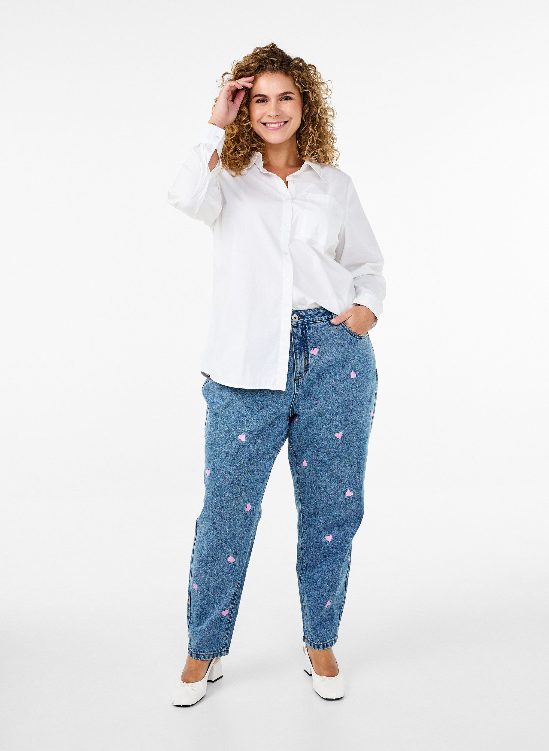 Zizzi Jeans Mille coupe Mom avec broderies, Bleu Clair, Model image number 0