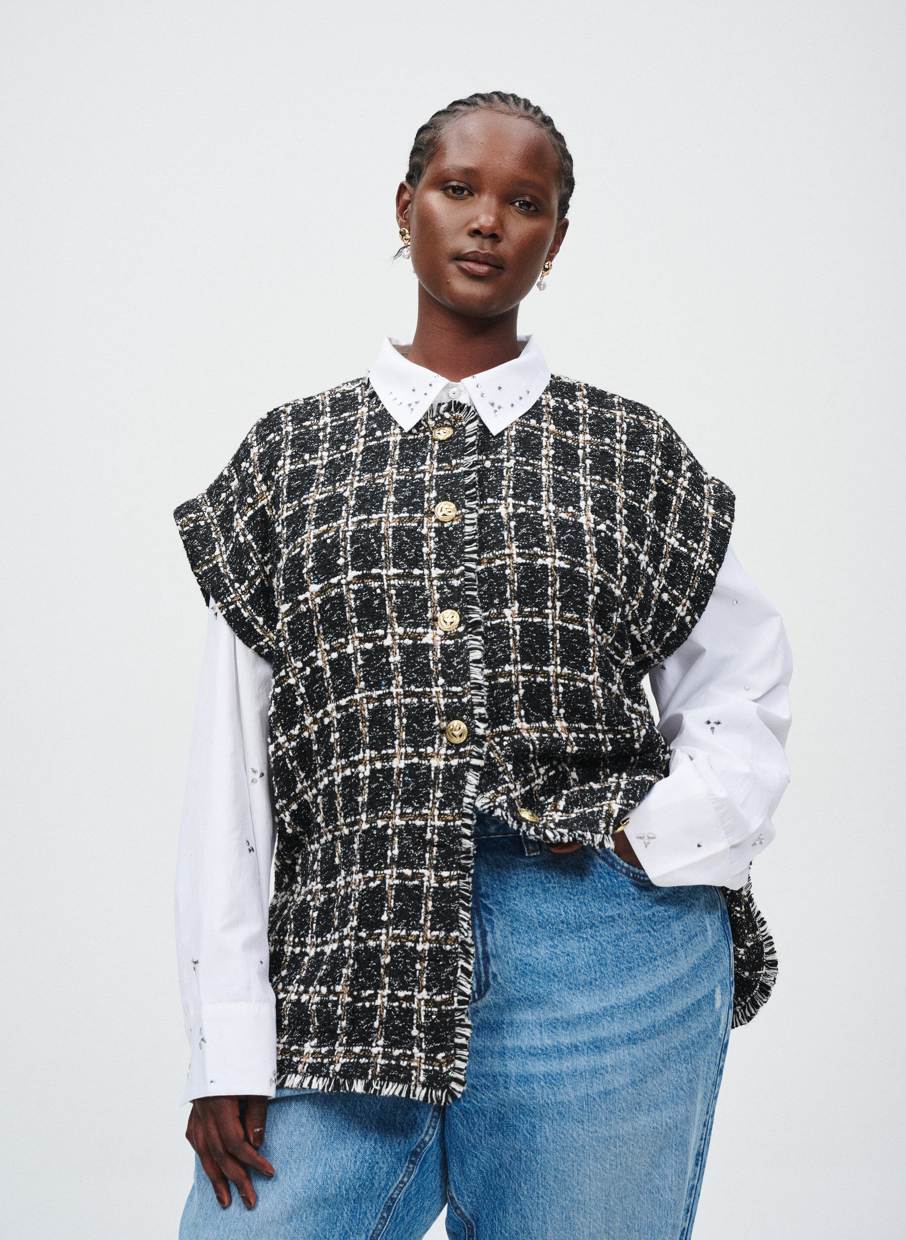 Zizzi Gilet &agrave; carreaux avec boutons d&eacute;coratifs, Noir, Image image number 0