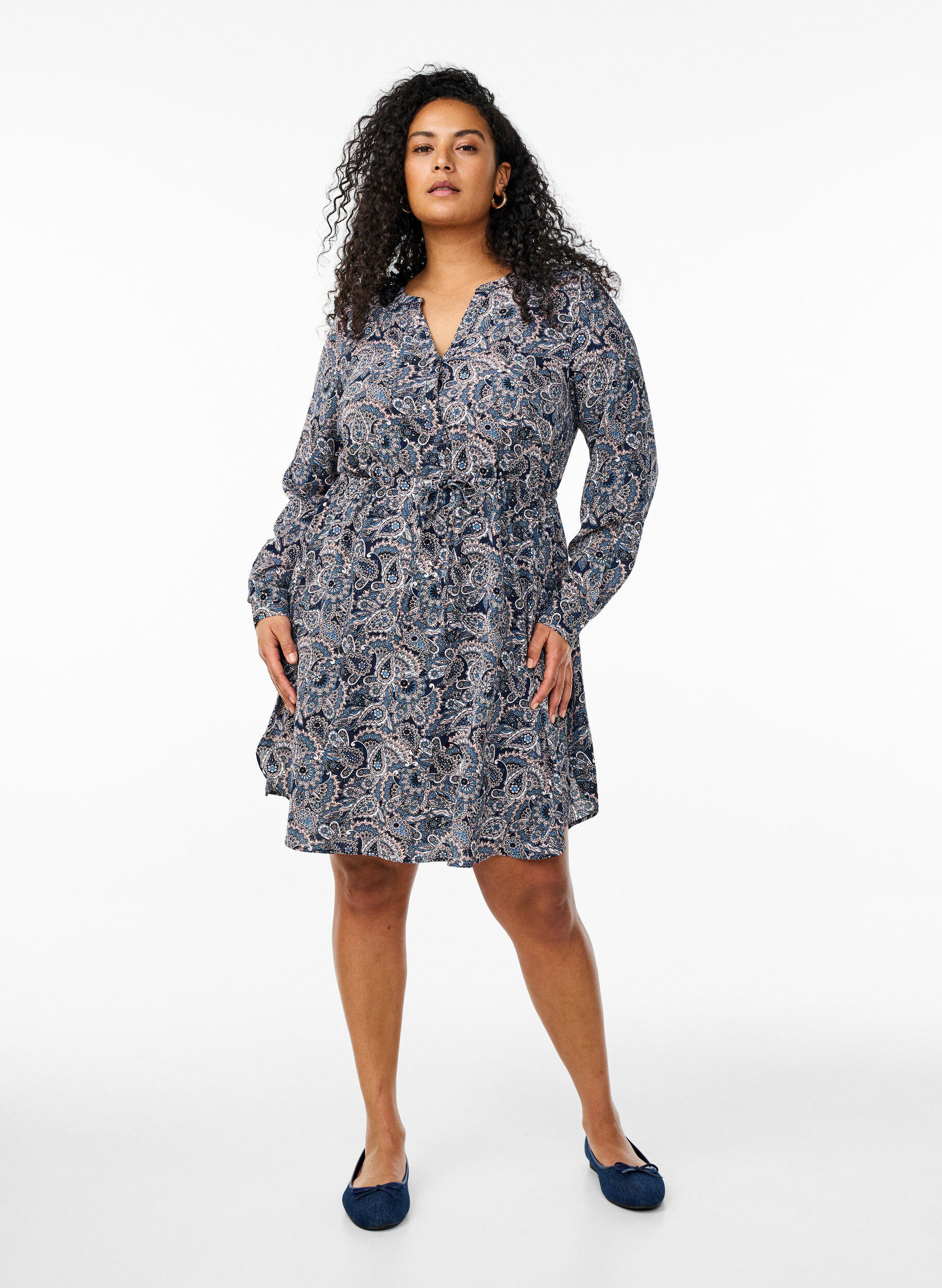 Zizzi Knielanges Kleid mit Bindeg&uuml;rtel, Beige, Model image number 1