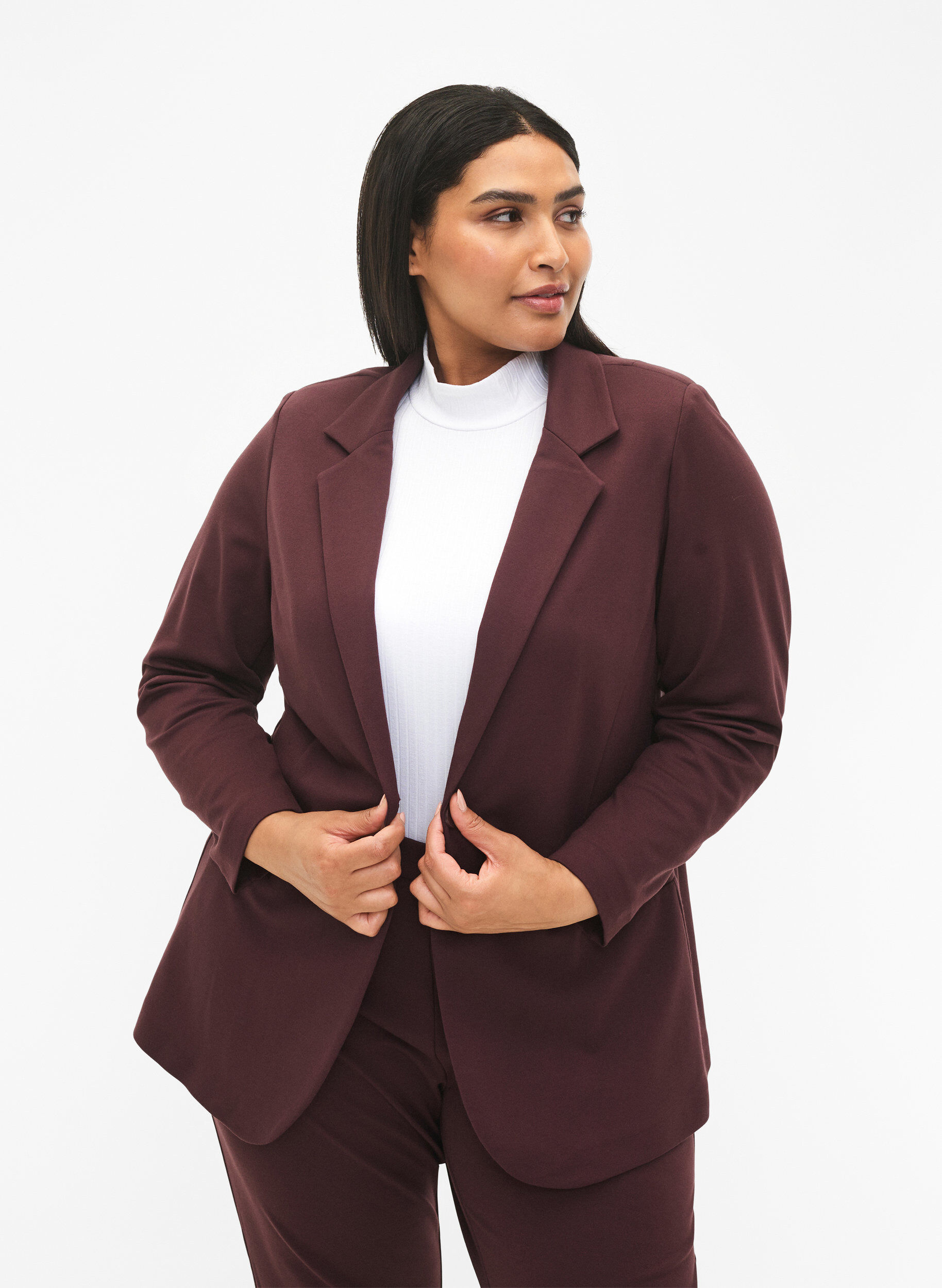 Zizzi Blazer simple avec fermeture &agrave; boutons, Bordeaux fonc&eacute;, Model image number 0