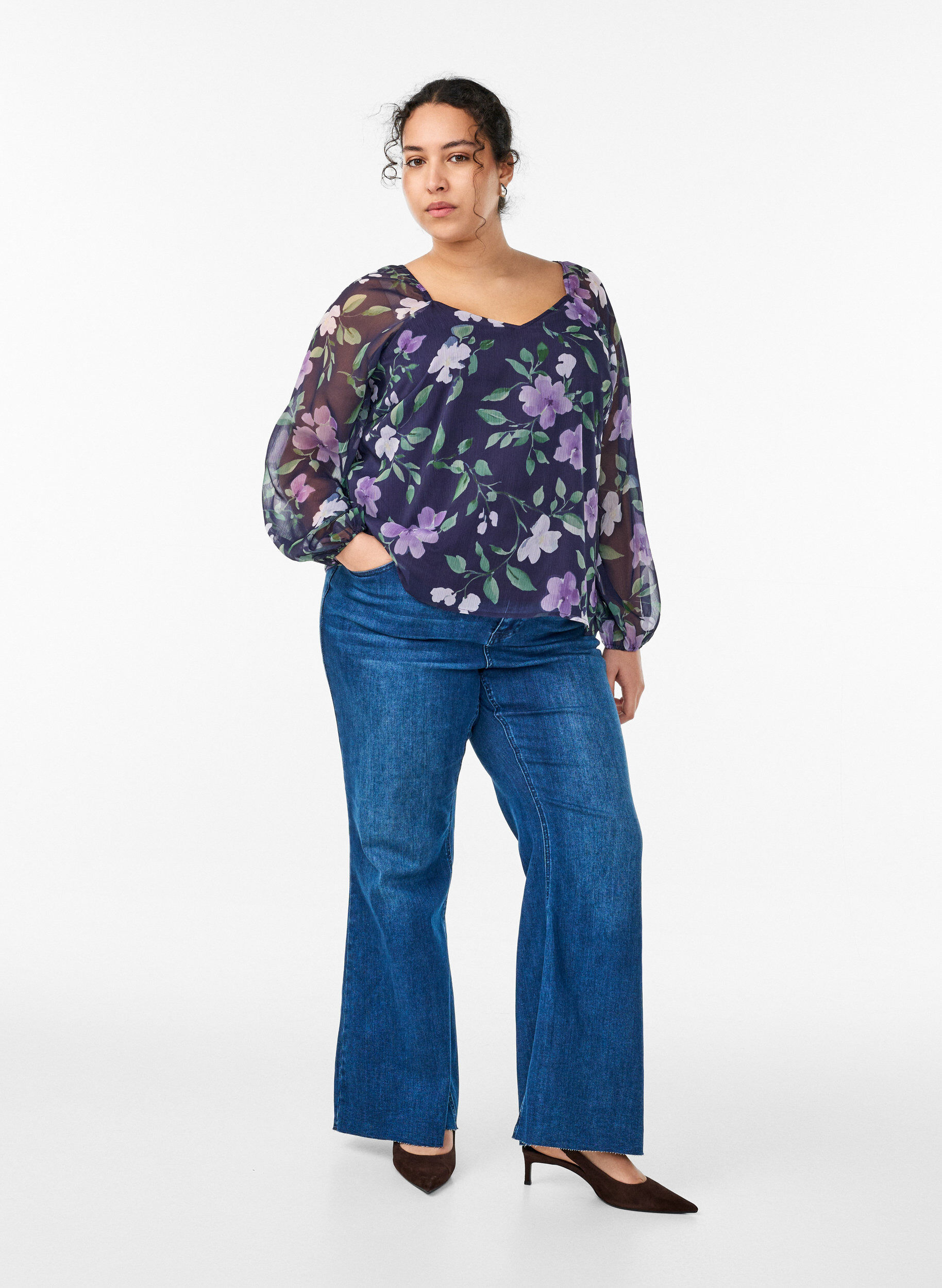 ZizziBluse aus Chiffon mit gebl&uuml;mtem Print und langen &Auml;rmeln, Blau, Model image number 1