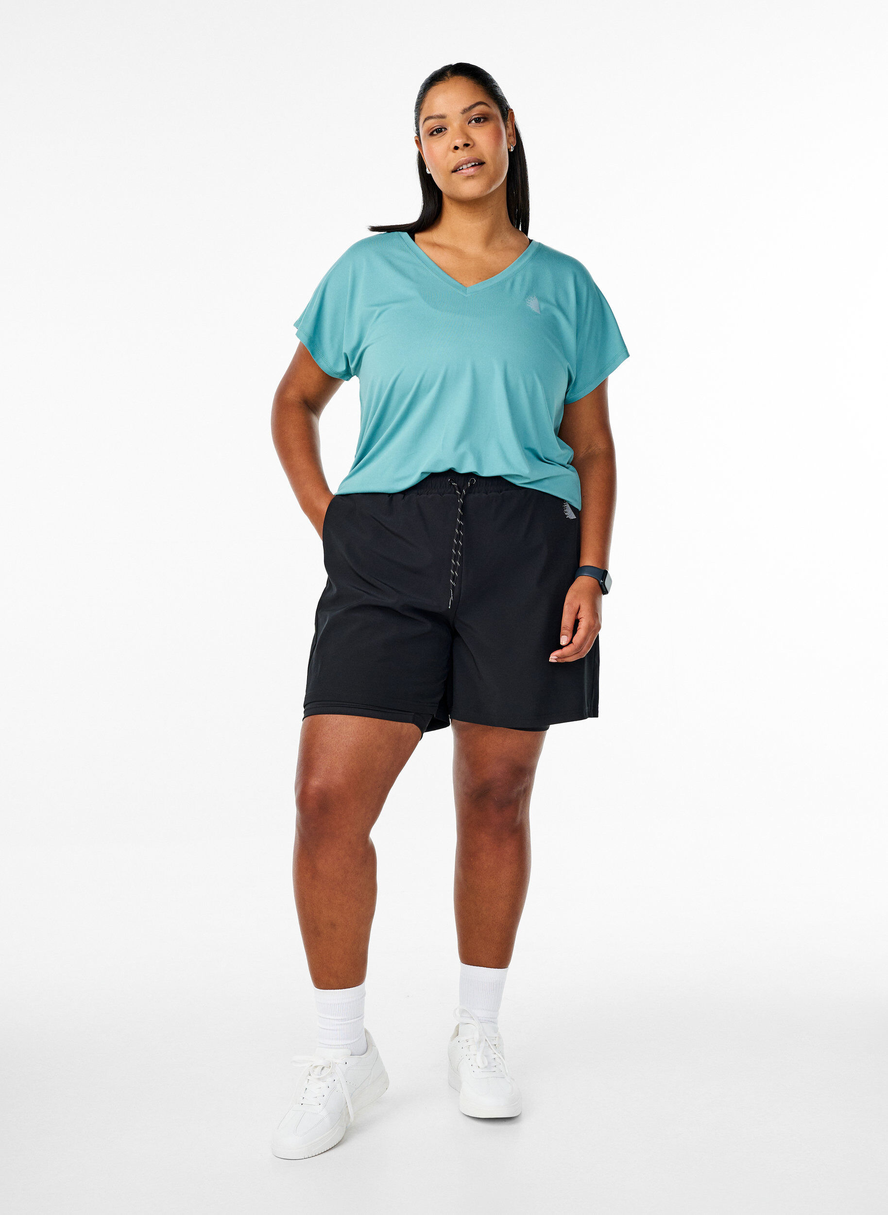 Zizzi T-shirt de sport ample avec col en V, Vert, Model image number 1