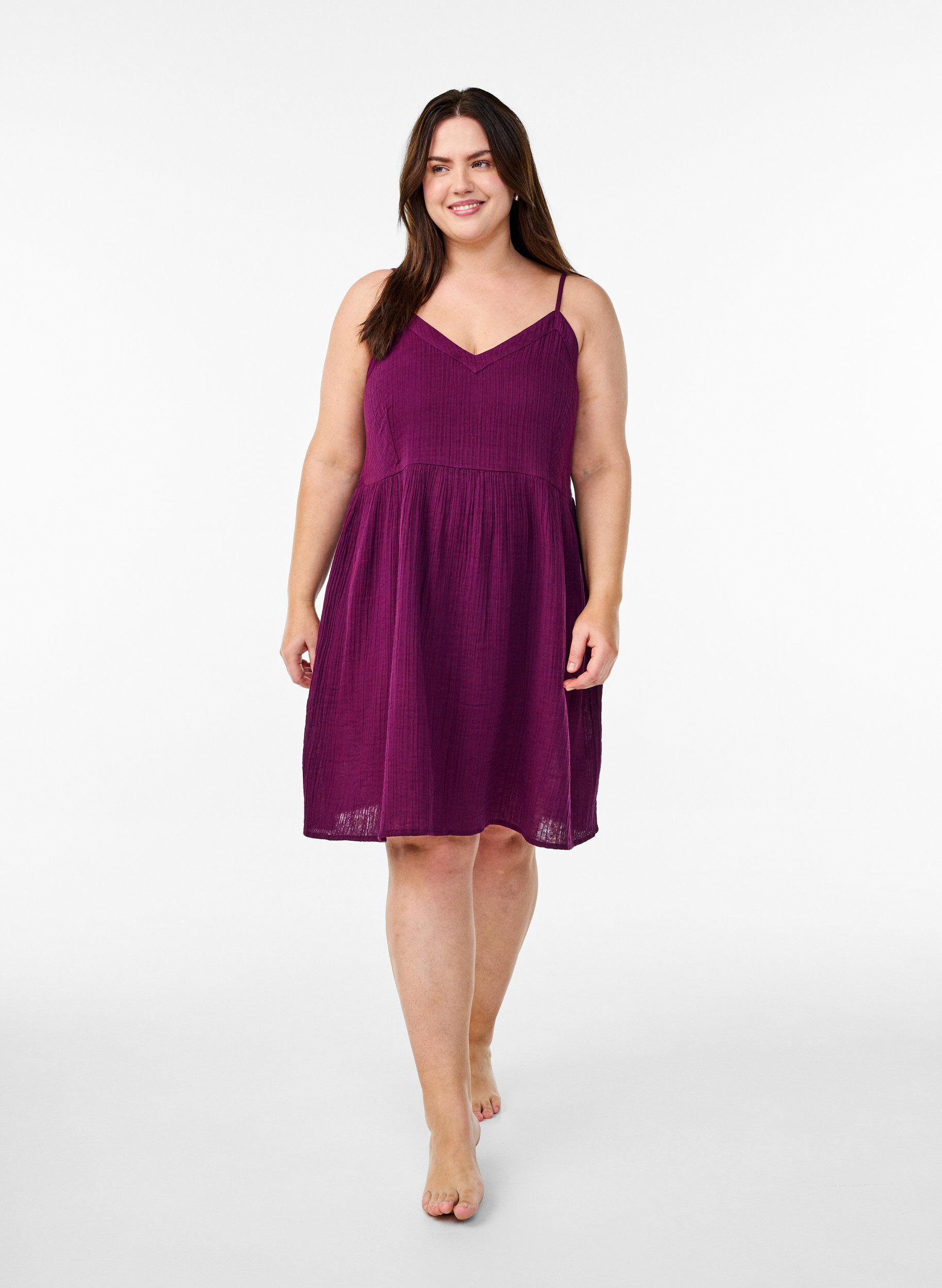 Zizzi Strandkleid aus Baumwolle mit schmalen Tr&auml;gern, Lila, Model image number 1