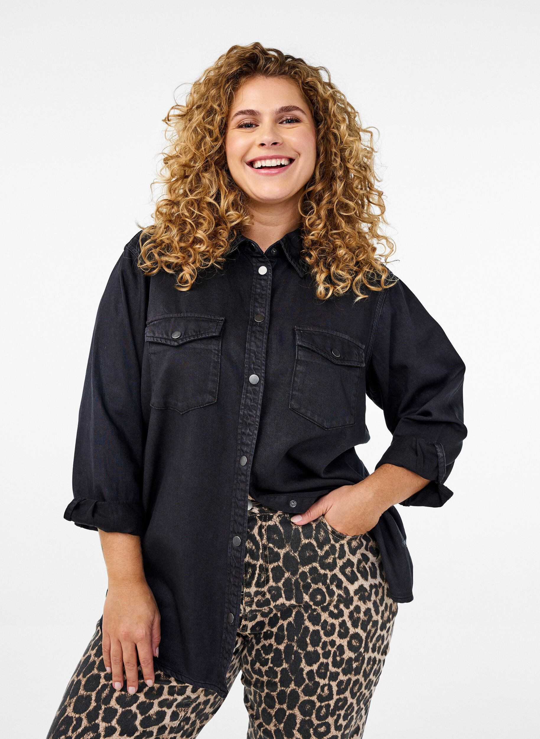 Zizzi Jeanshemd mit Brusttaschen, Schwarz, Model image number 0