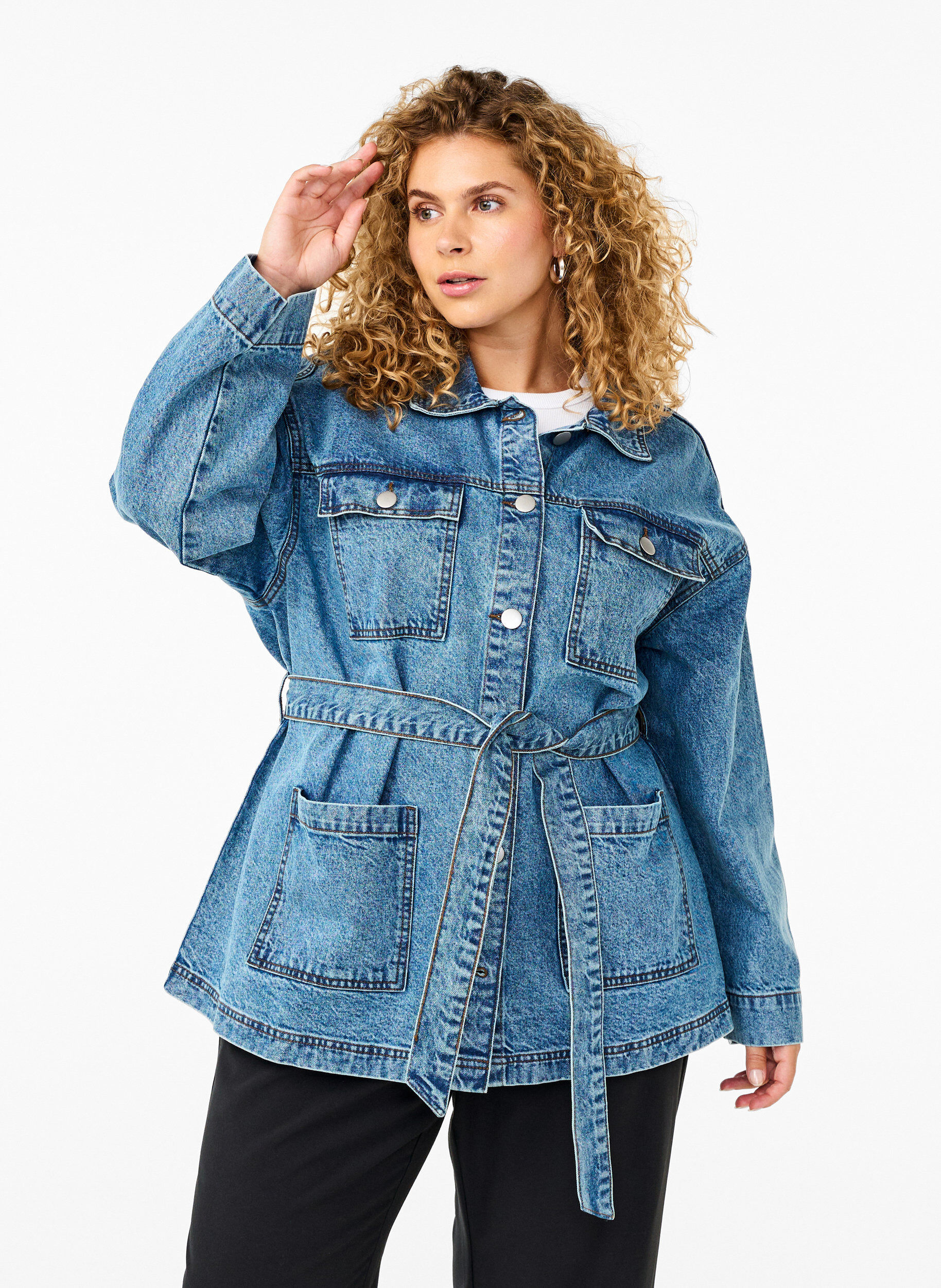 Zizzi Veste en jean avec une ceinture &agrave; nouer, Blue Denim, Model image number 0