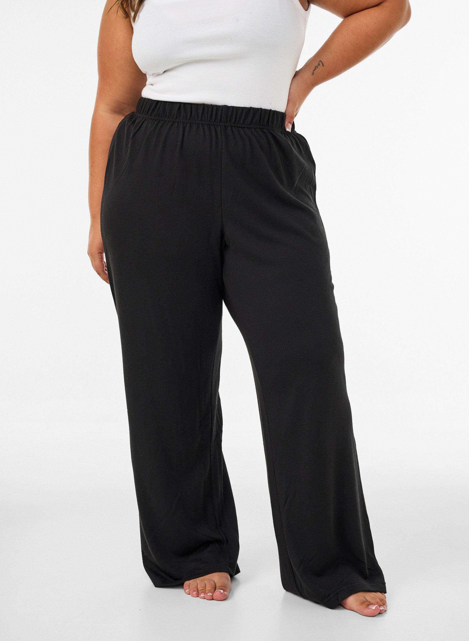 ZizziHoch taillierte Hose aus Jersey mit weitem Bein, Schwarz, Model image number 3
