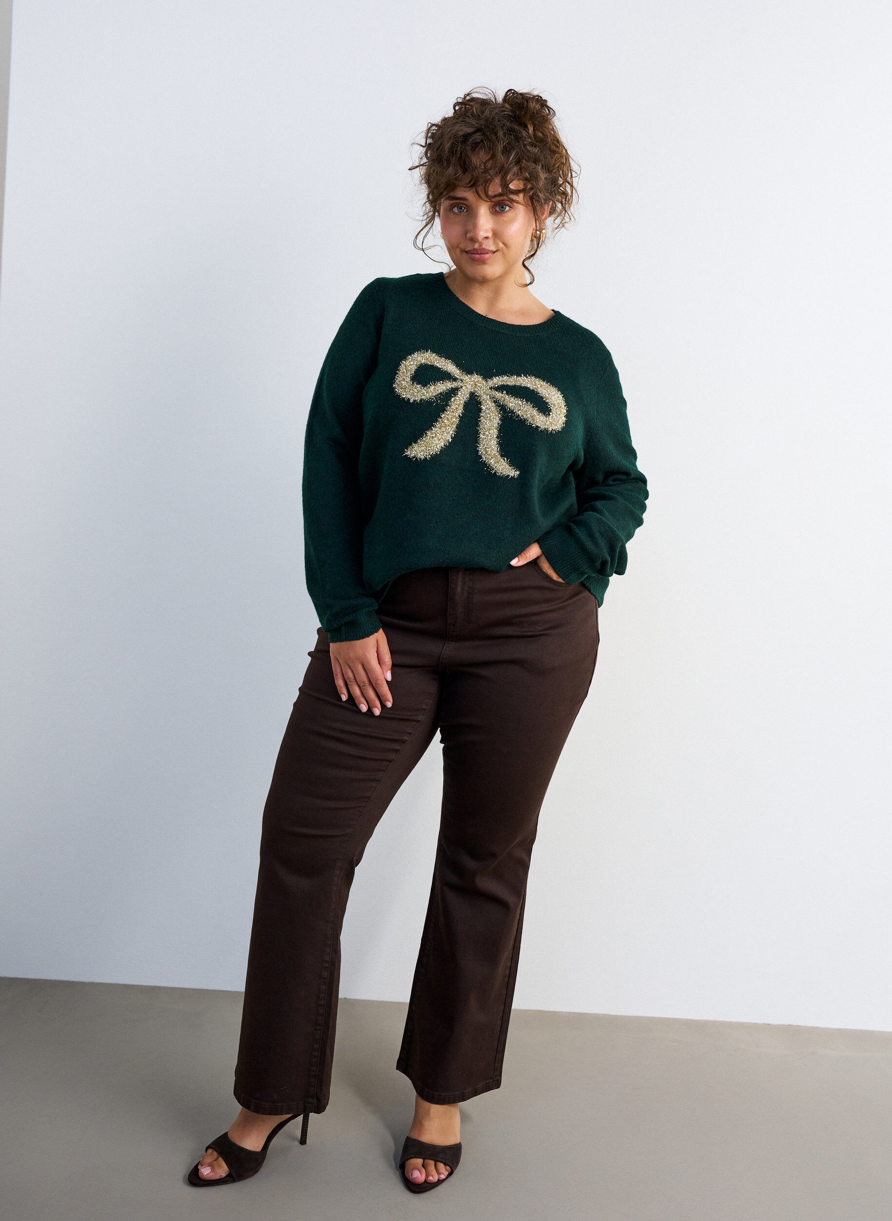 ZizziPull avec n&oelig;ud &agrave; paillettes, Vert fonc&eacute;, Model image number 1