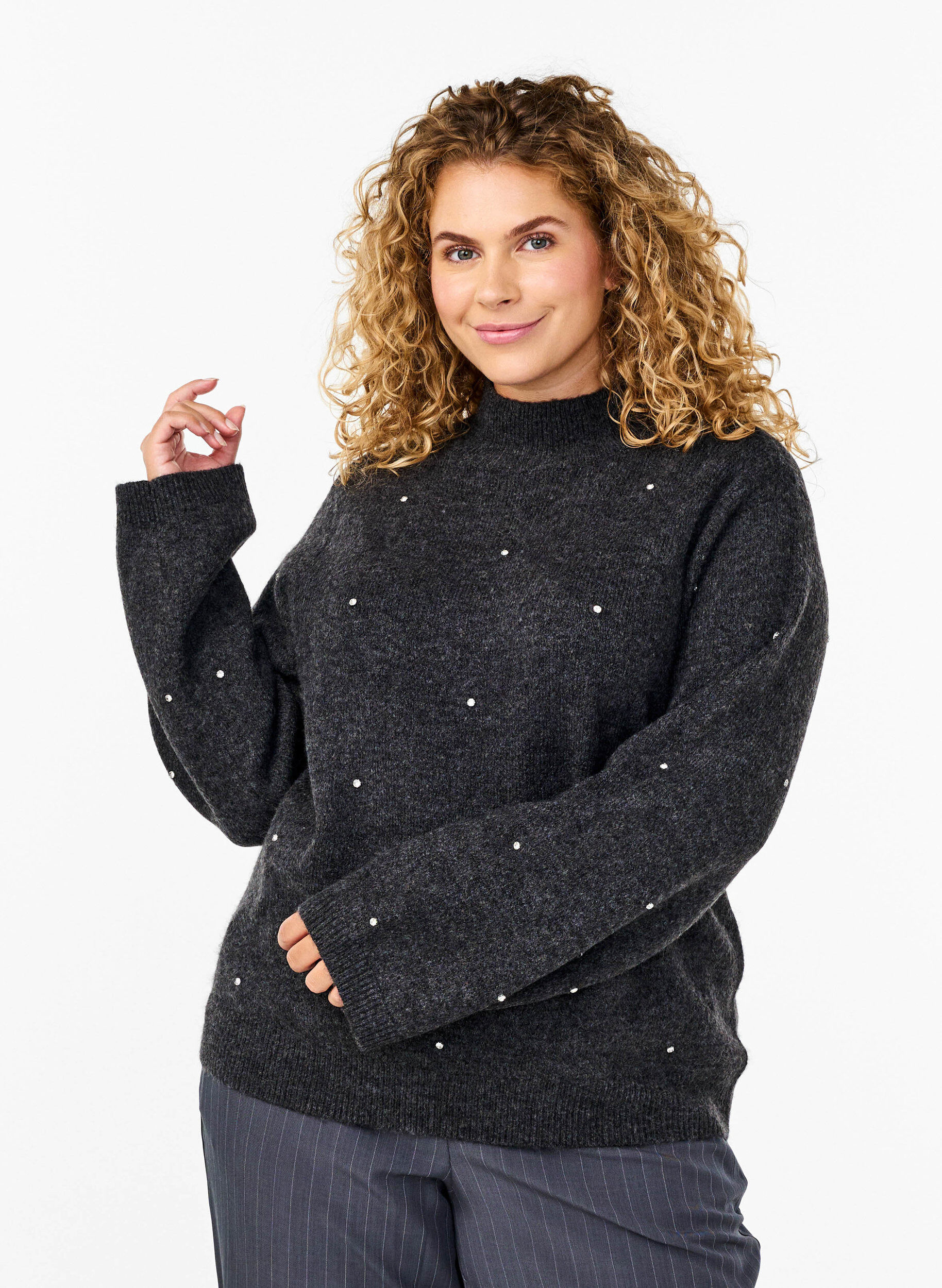 Zizzi Chemisier en maille avec des strass et un col montant, Dark Grey Melange, Model image number 0