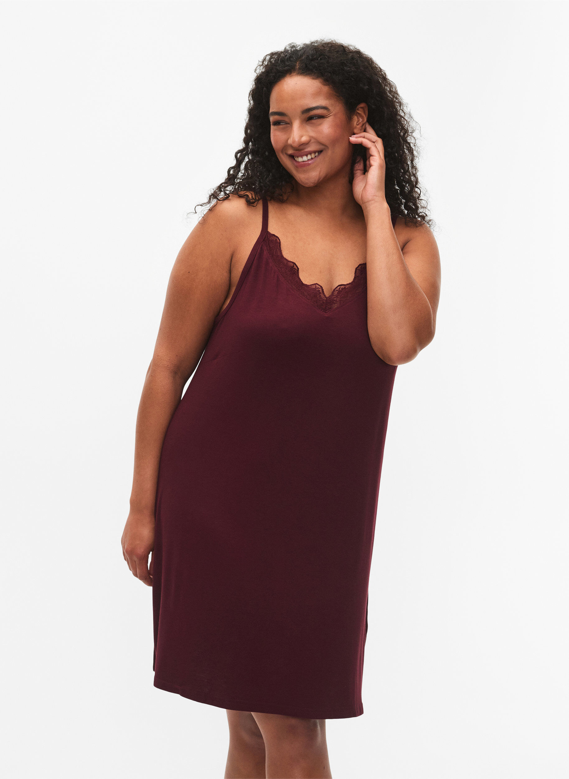 Zizzi Chemise de nuit avec bord dentelle en viscose, Bordeaux, Model image number 0