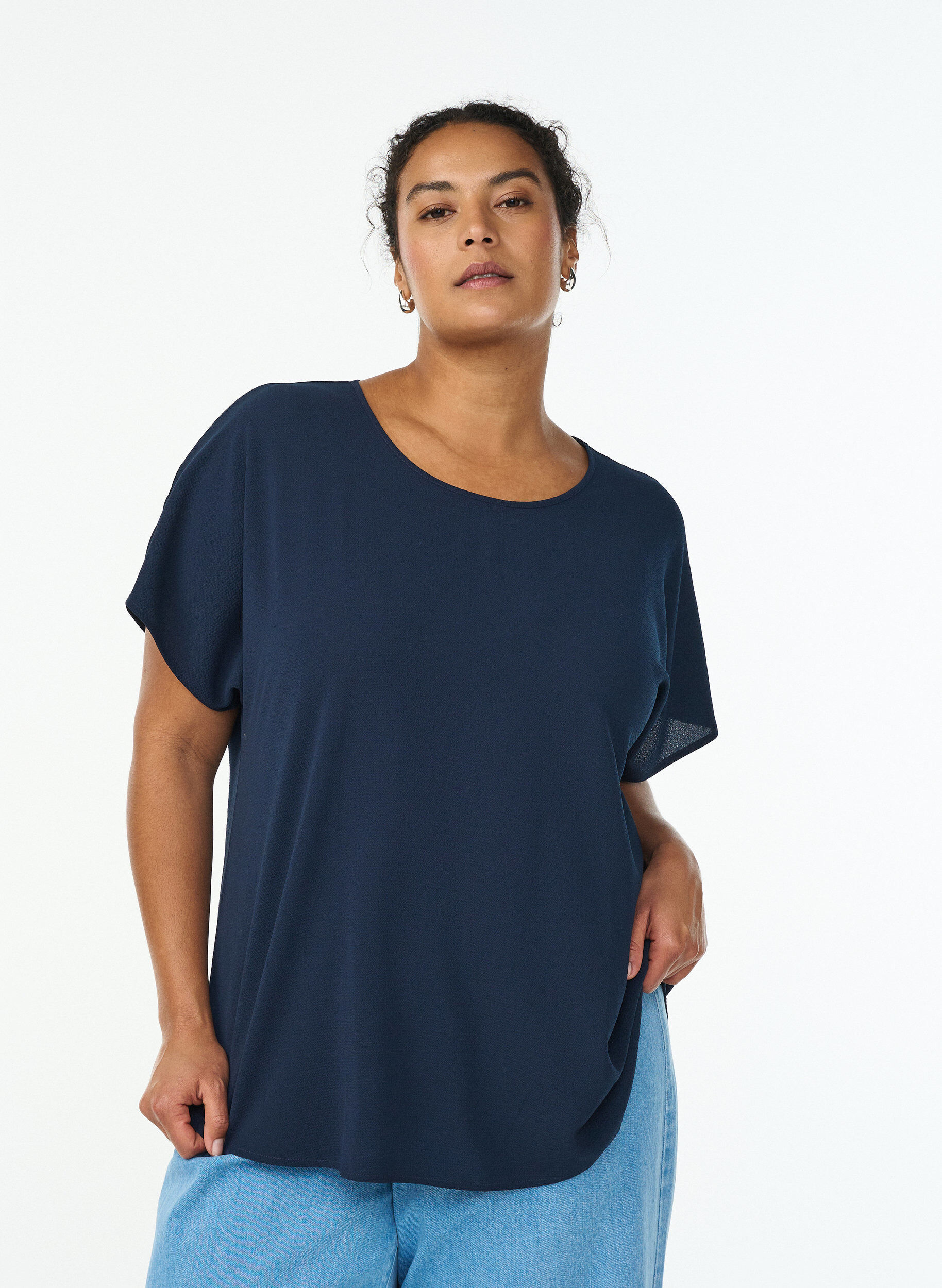 Bluse mit kurzen &Auml;rmeln und Rundhalsausschnitt, Blau, Model