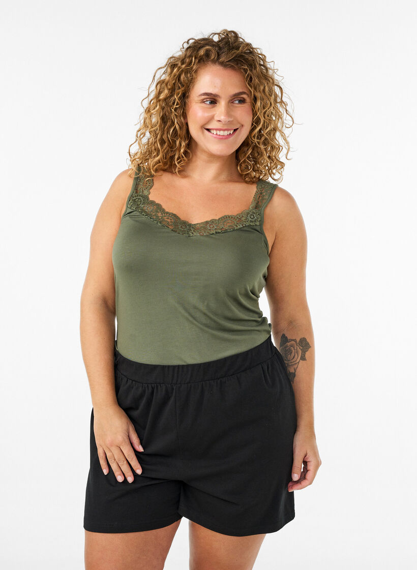 Top en viscose avec bord en dentelle, Vert, Model image number 0