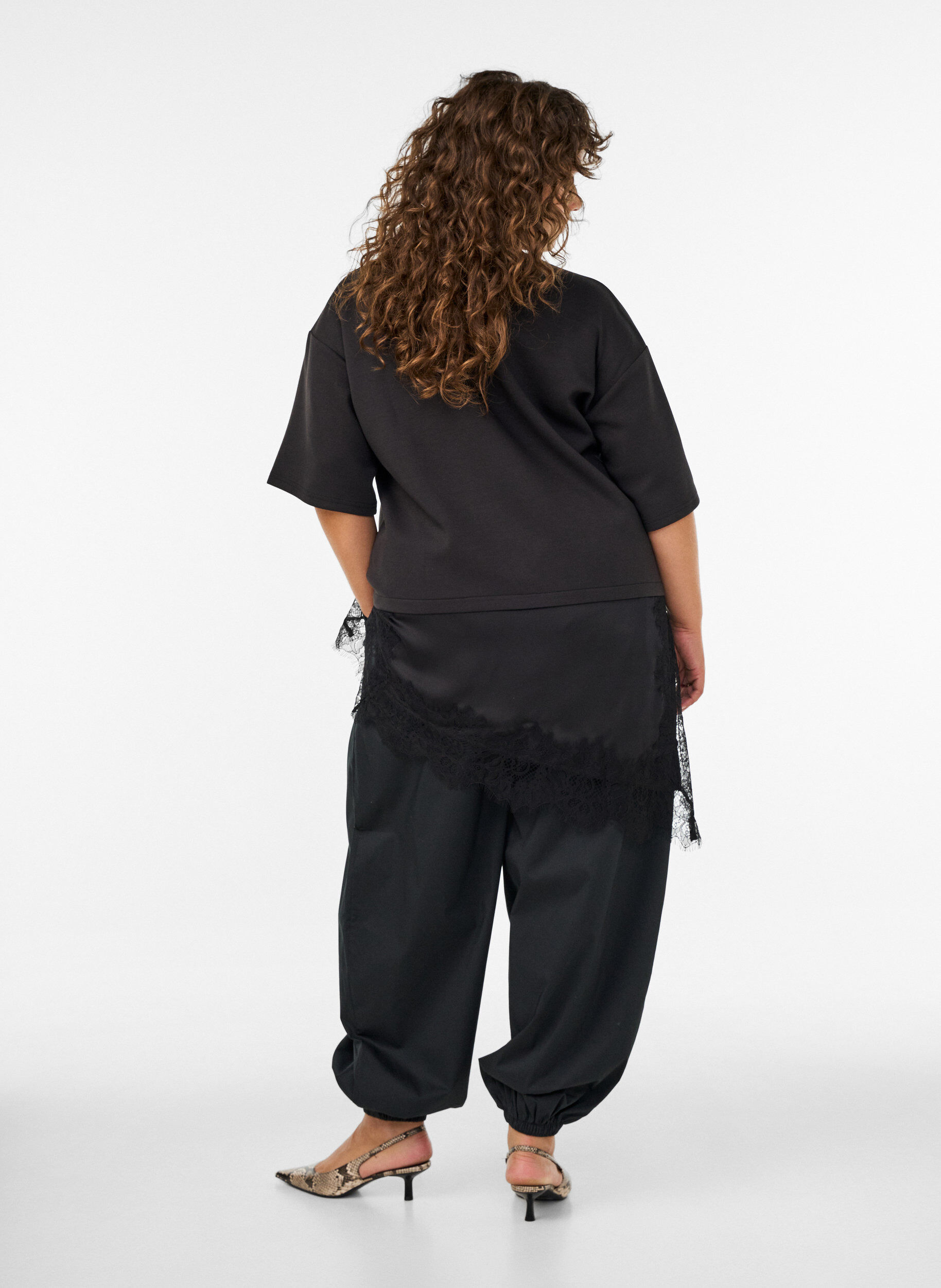 ZizziBallonhose mit Taschen und elastischem Bund, Schwarz, Model image number 2